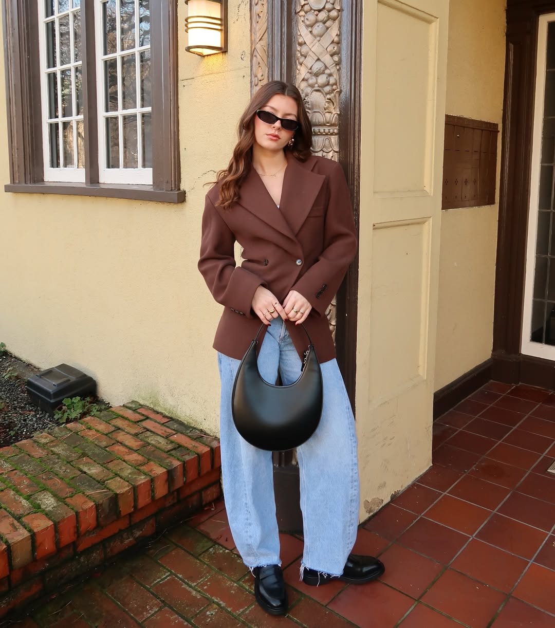 25 Early Fall Outfits You Need for 2026 25 Brown Oversized Blazer with Wide Leg Jeans