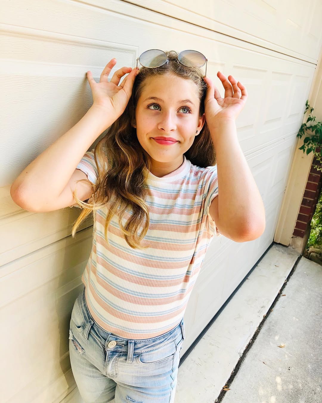 25 Back to School Outfits Middle School 2026 Trends 23 Casual Striped Tee And Distressed Denim Shorts