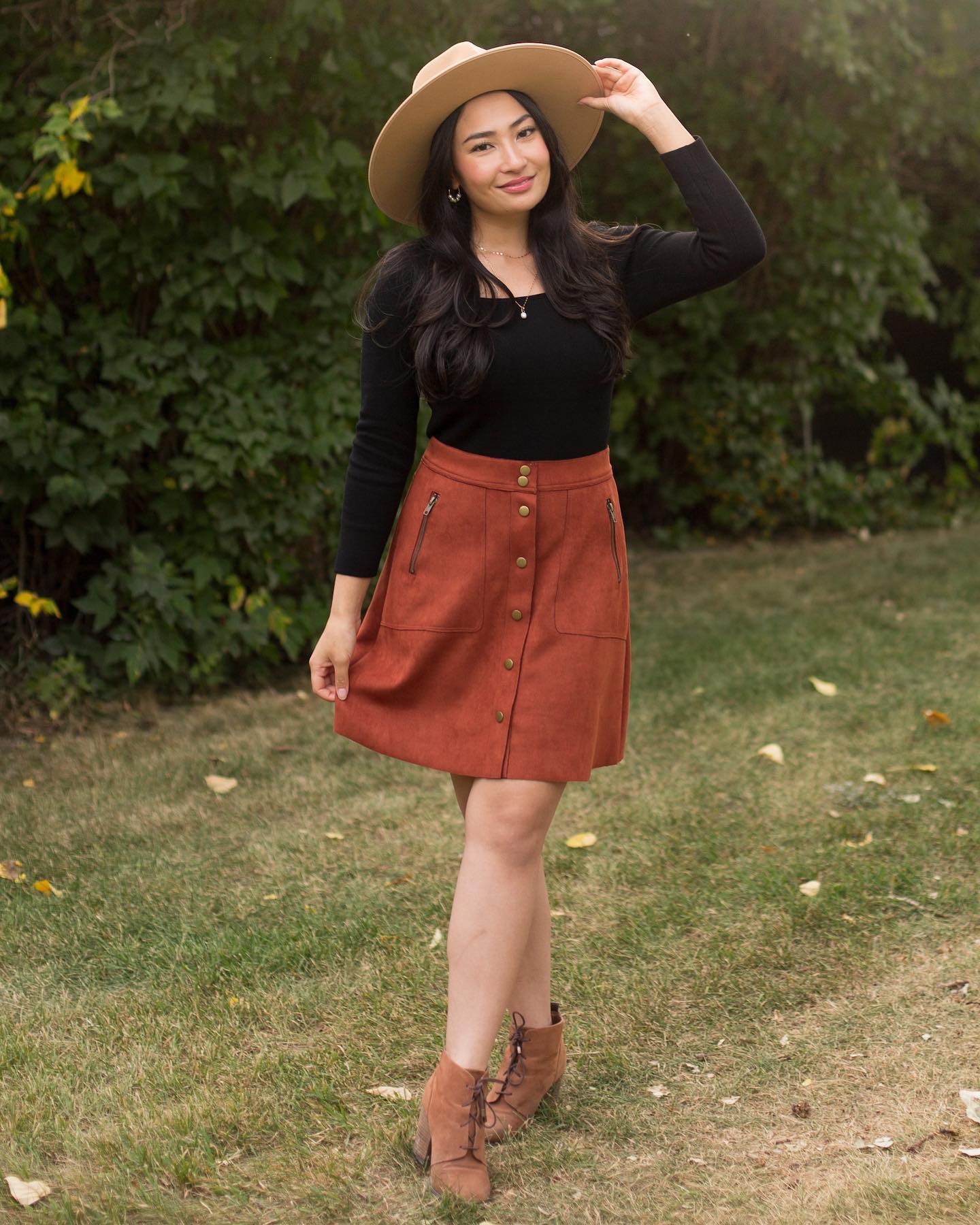 29 Chic Fall Skirt Outfits You Need for 2026 21 Chic Camel Hat And Suede Skirt Combo