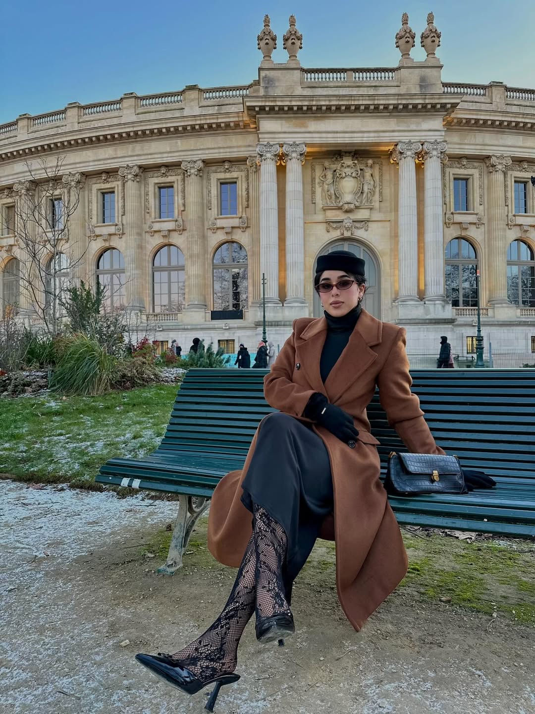 Chic Parisian Fall Look With Camel Coat