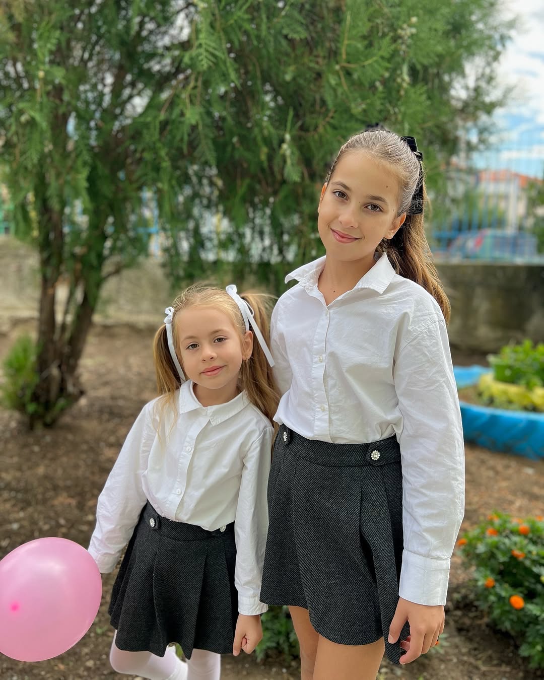 25 Epic School Outfit Ideas for 2026 You Need Now 11 Classic White Shirt and Pleated Skirt School Uniform