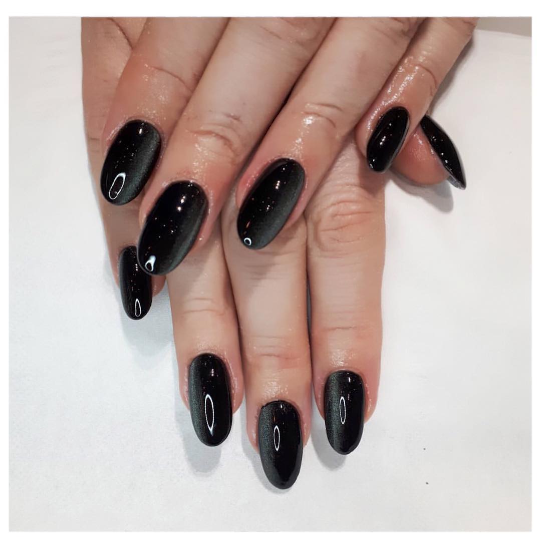 Deep Emerald Green Cat Eye Oval Nails