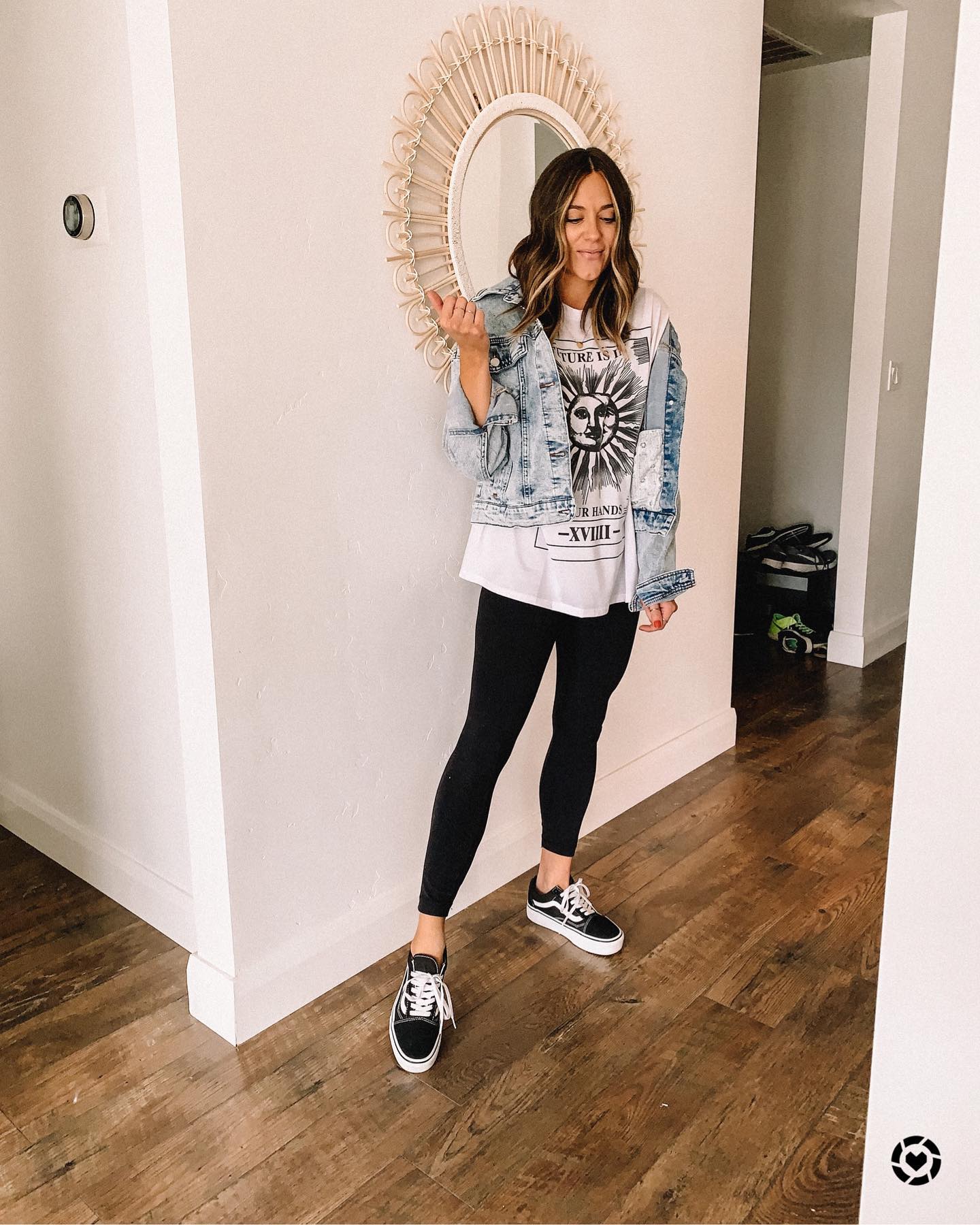 27 Jean Jacket Outfits You Need for 2026 4 Denim Jacket With Graphic Tee And Leggings