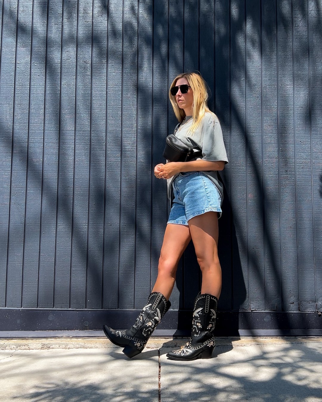 25 Cowboy Boot Outfits You Need for 2026 25 Distressed Denim Shorts With Embroidered Cowboy Boots