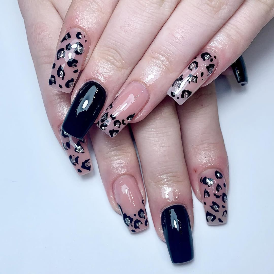 Edgy Black Leopard Print Acrylic Nails with Glitter