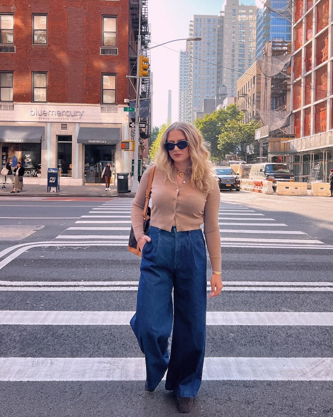 25 Fall Transition Outfits You Need for 2026 11 Effortless Chic Wide Leg Jeans And Cardigan