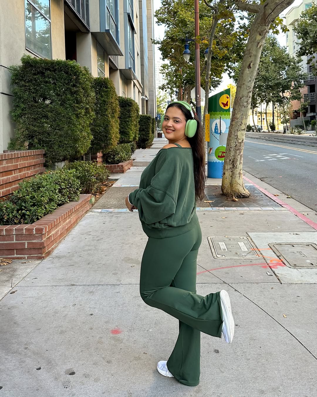 25 Early Fall Outfits You Need for 2026 6 Forest Green Lounge Set With White Sneakers