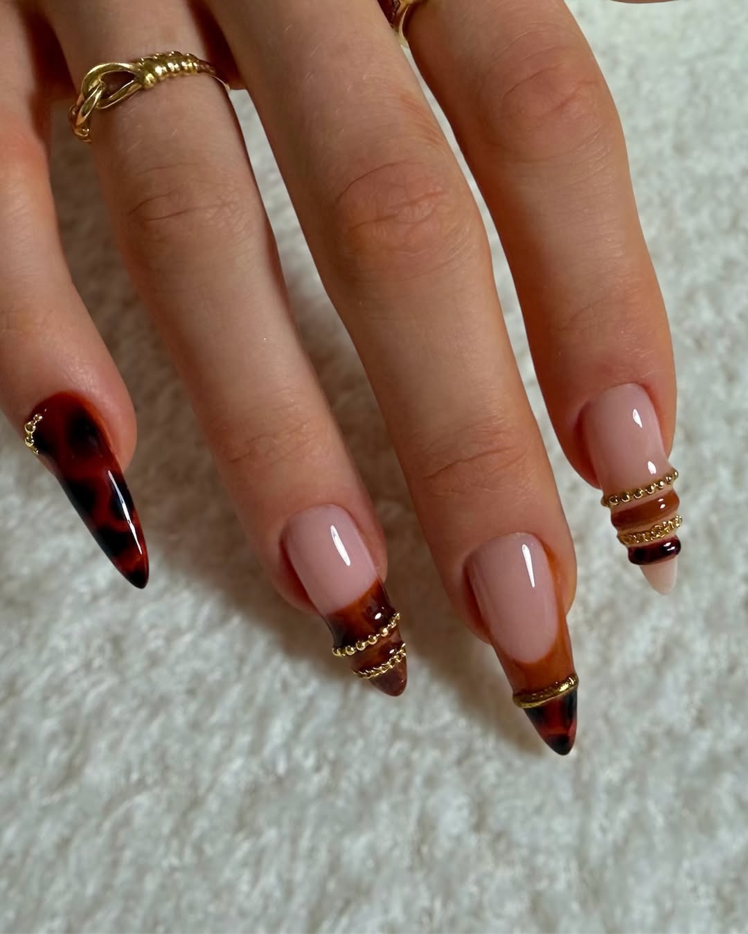 27 Tortoise Nail Trends You Need for 2026 9 Glamorous Tortoise Shell Gold Ring Stiletto Nails