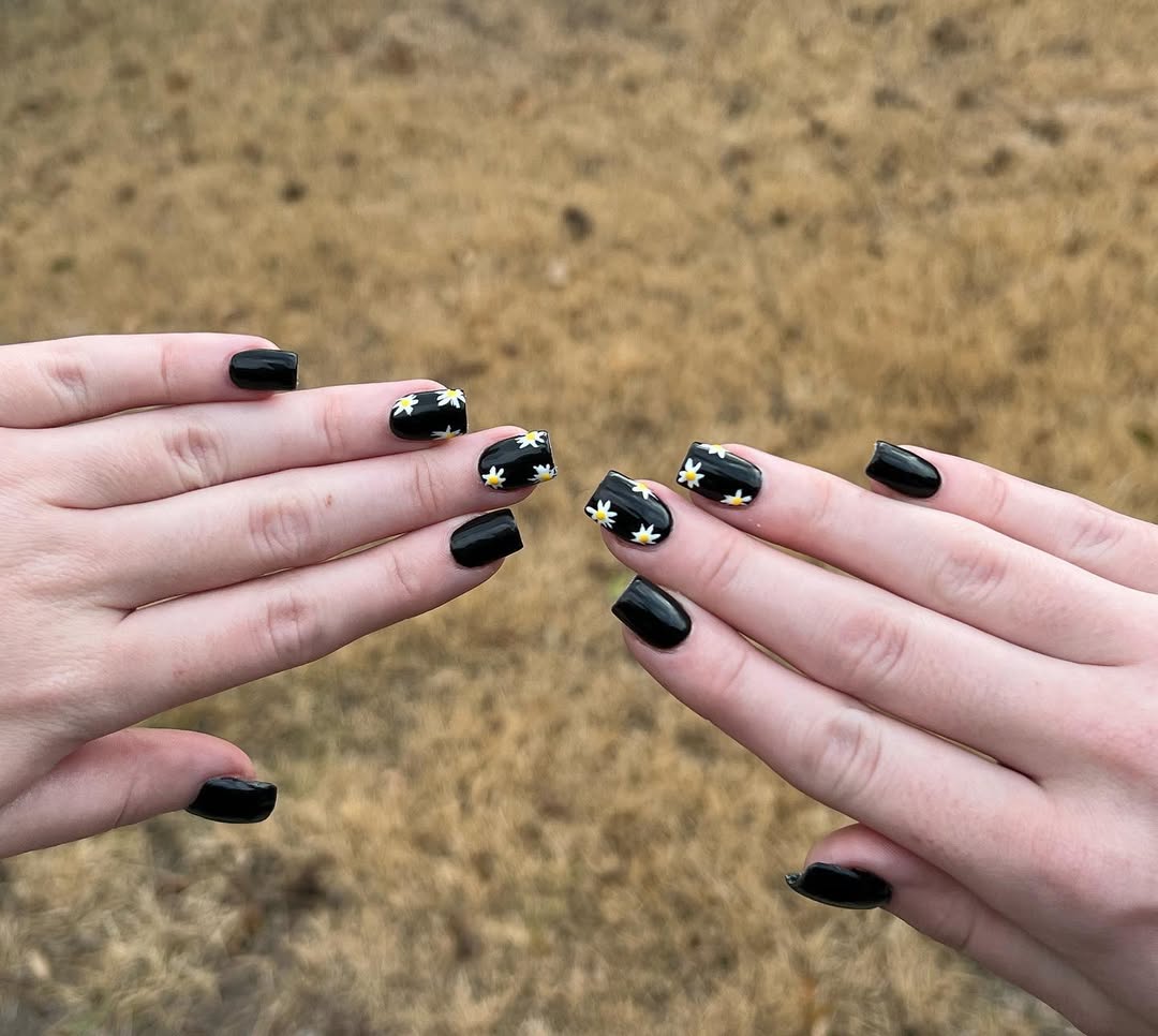 Glossy Black Daisy Print Short Square Nails