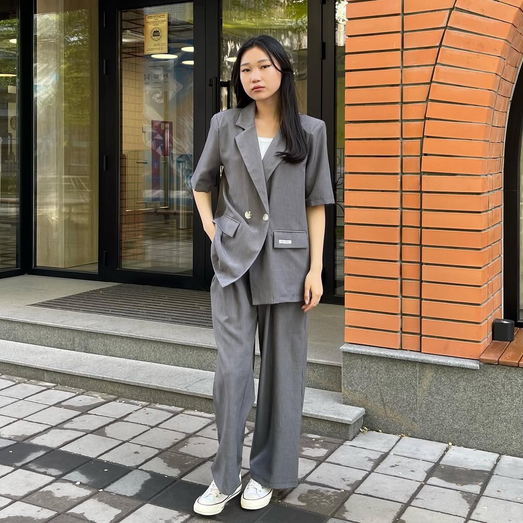 25 Epic School Outfit Ideas for 2026 You Need Now 9 Grey Linen Suit With White Sneakers For School