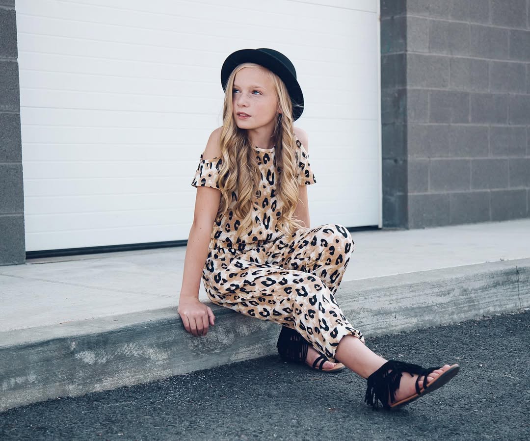 25 Back to School Outfits Middle School 2026 Trends 16 Leopard Print Cold Shoulder Jumpsuit With Black Fedora