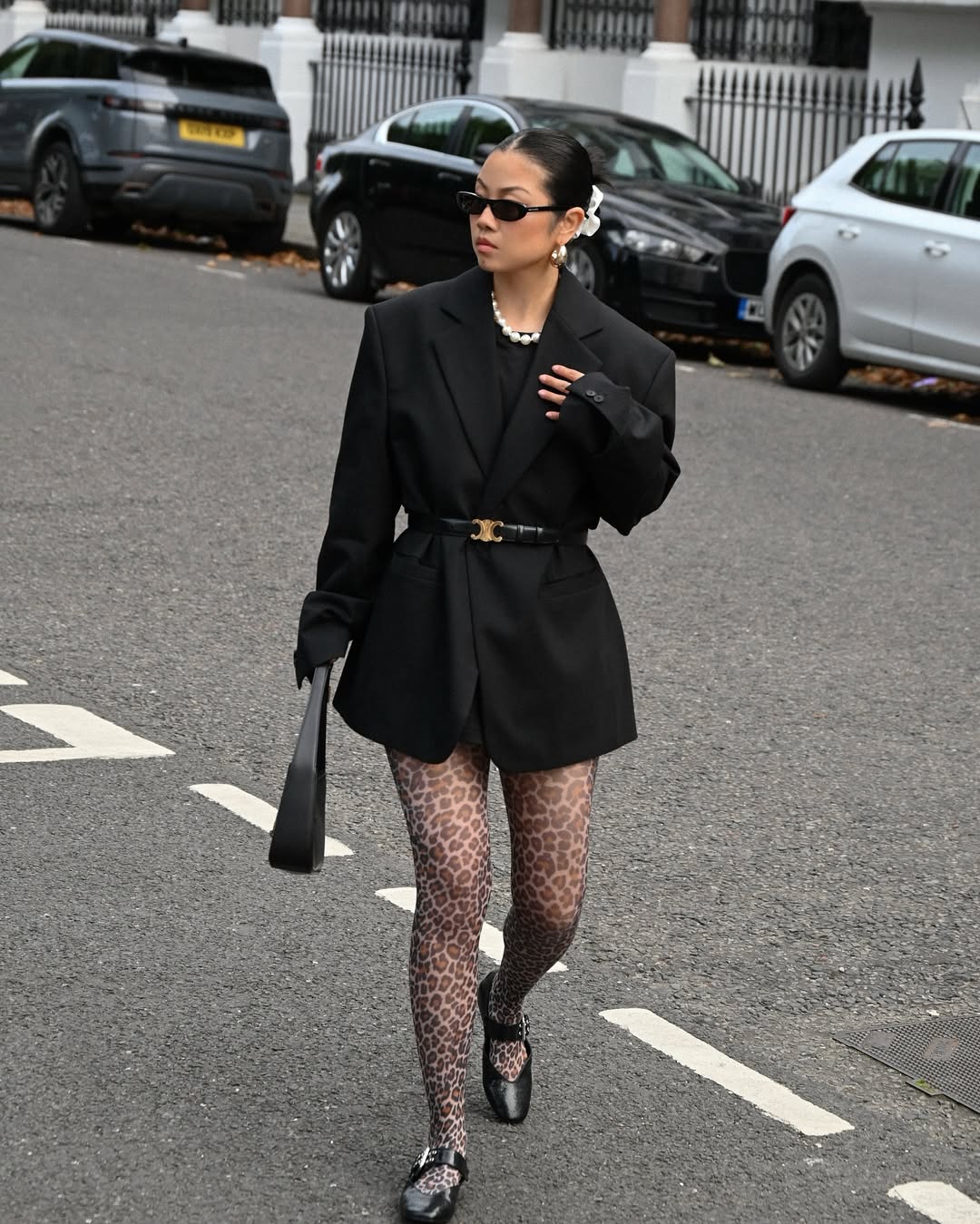 25 Early Fall Outfits You Need for 2026 8 Leopard Tights With Oversized Blazer Power Look