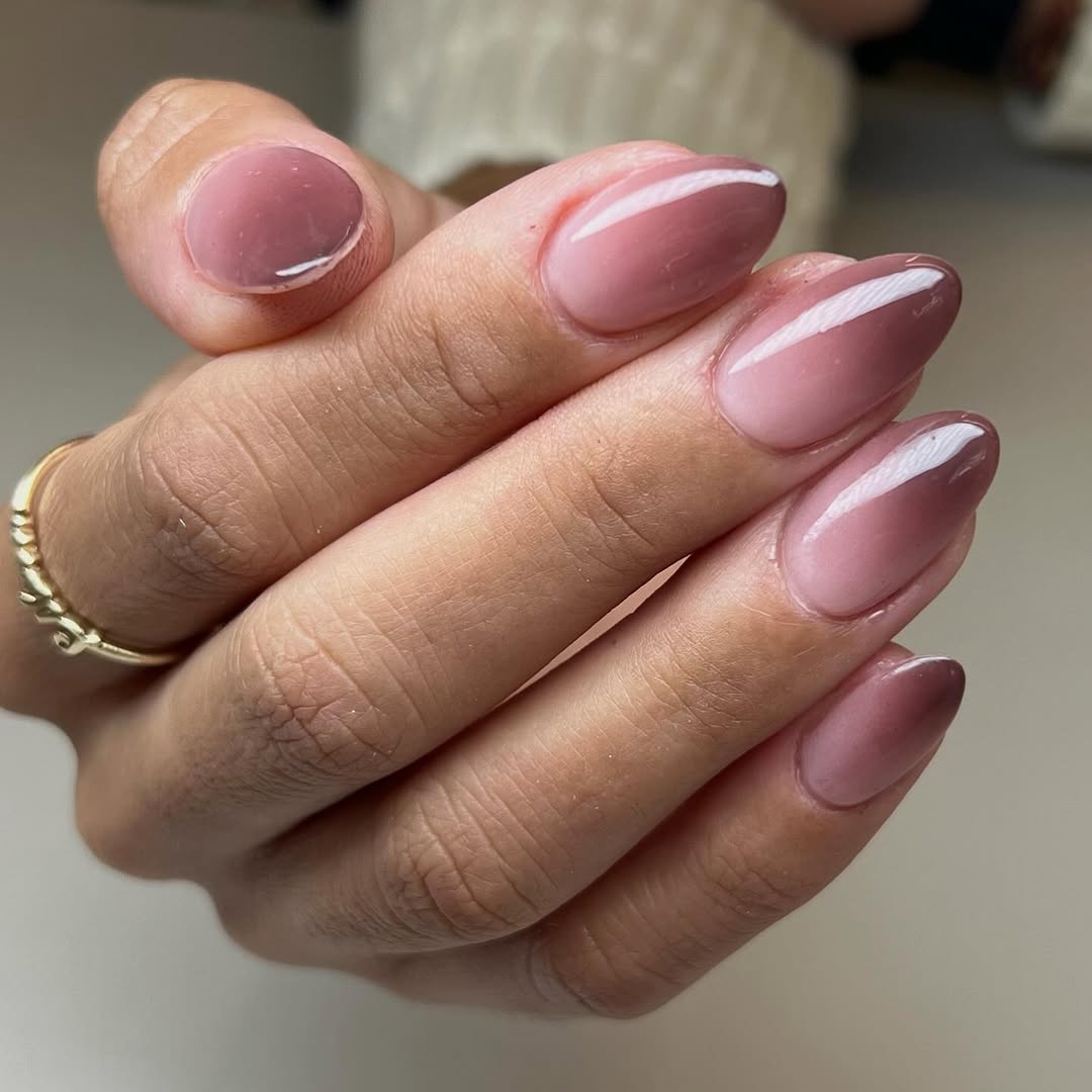 Mauve Pink Gradient Glossy Oval Nails