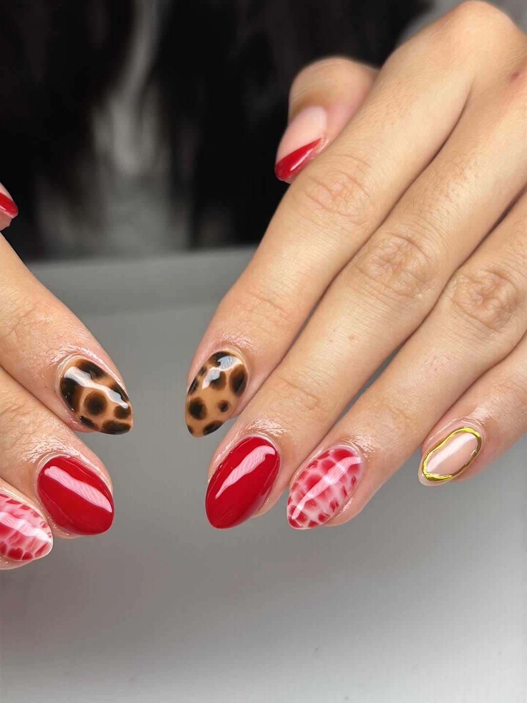 27 Tortoise Nail Trends You Need for 2026 24 Mixed Red Tortoise Gold Line Oval Nails