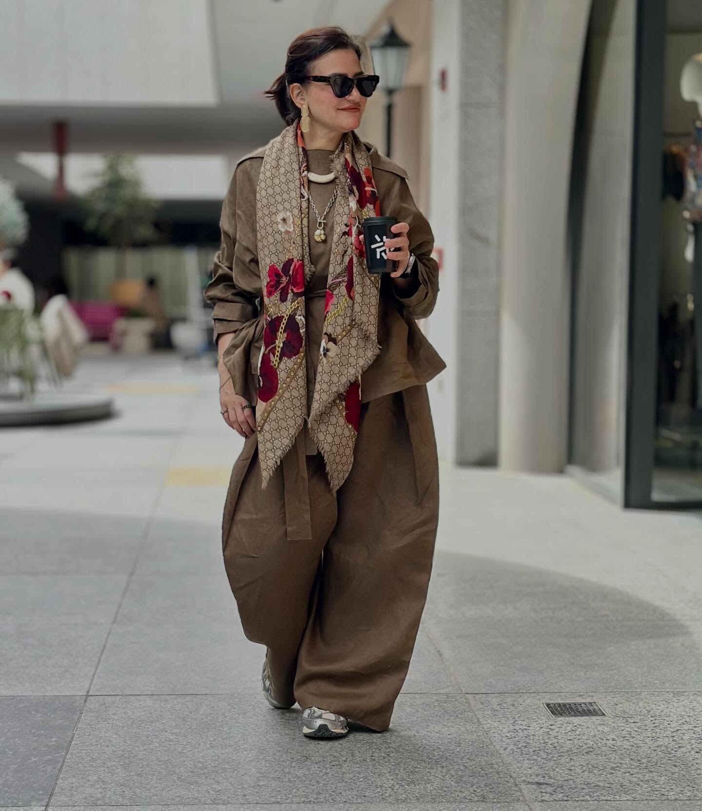 25 Fall Going Out Outfits You Need for 2026 3 Monochromatic Wide-Leg Silhouette With Statement Scarf