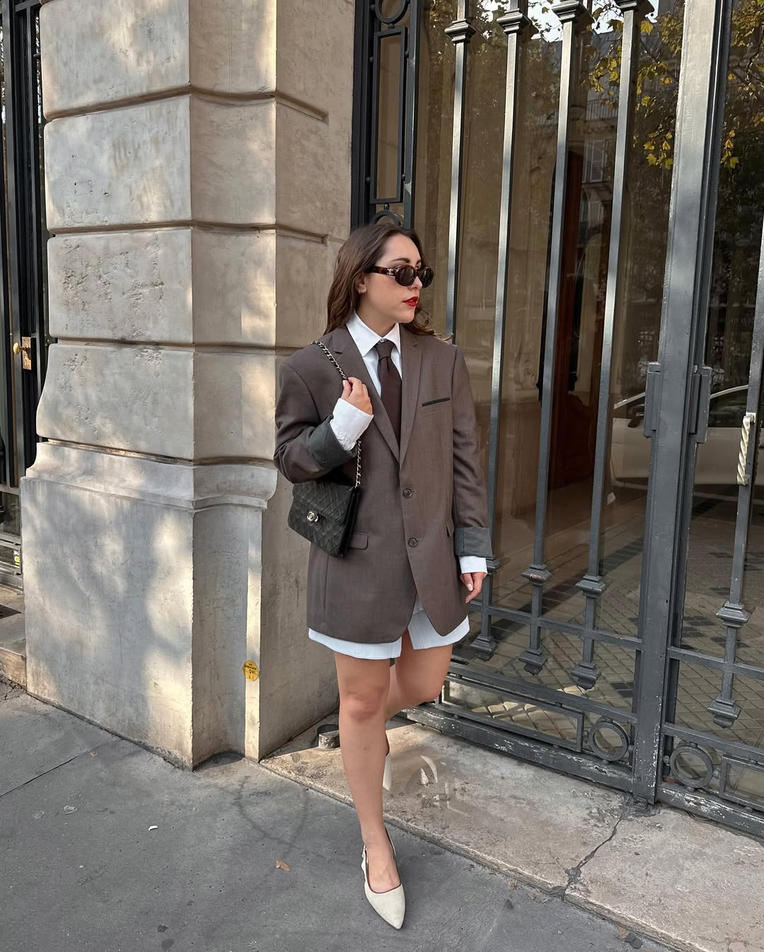 30 Chic Fall Outfits Women Will Love in 2026 15 Oversized Blazer With Shirt & Shorts Power Look