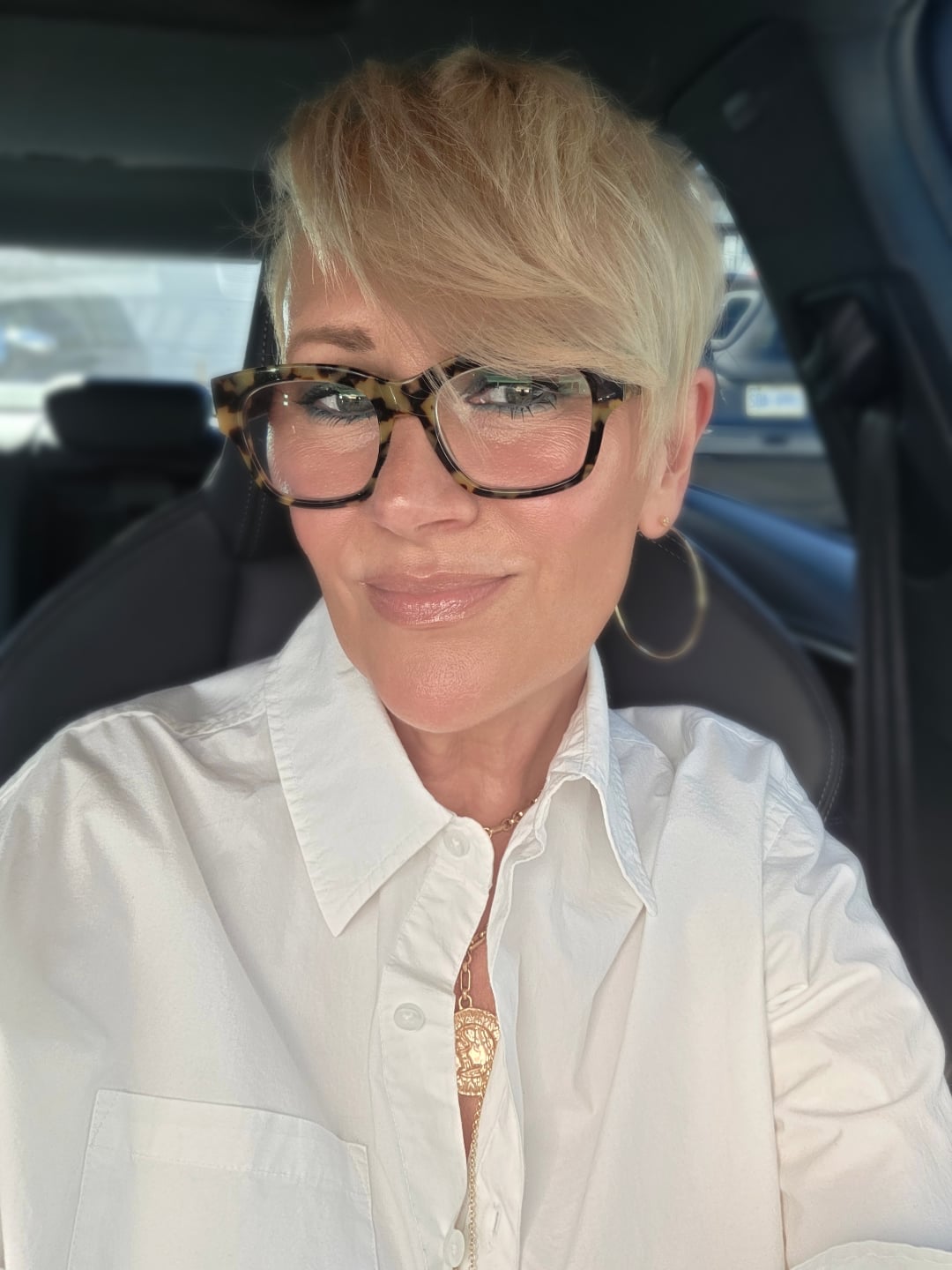 25 Stunning Hairstyles for Older Women in 2026 11 Platinum Blonde Pixie With Side Swept Bangs