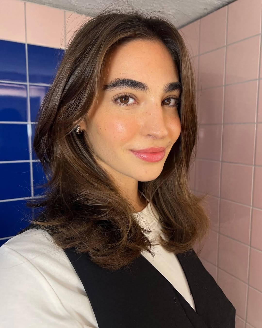 Relaxed Brunette Waves With Soft Face Framing Layers