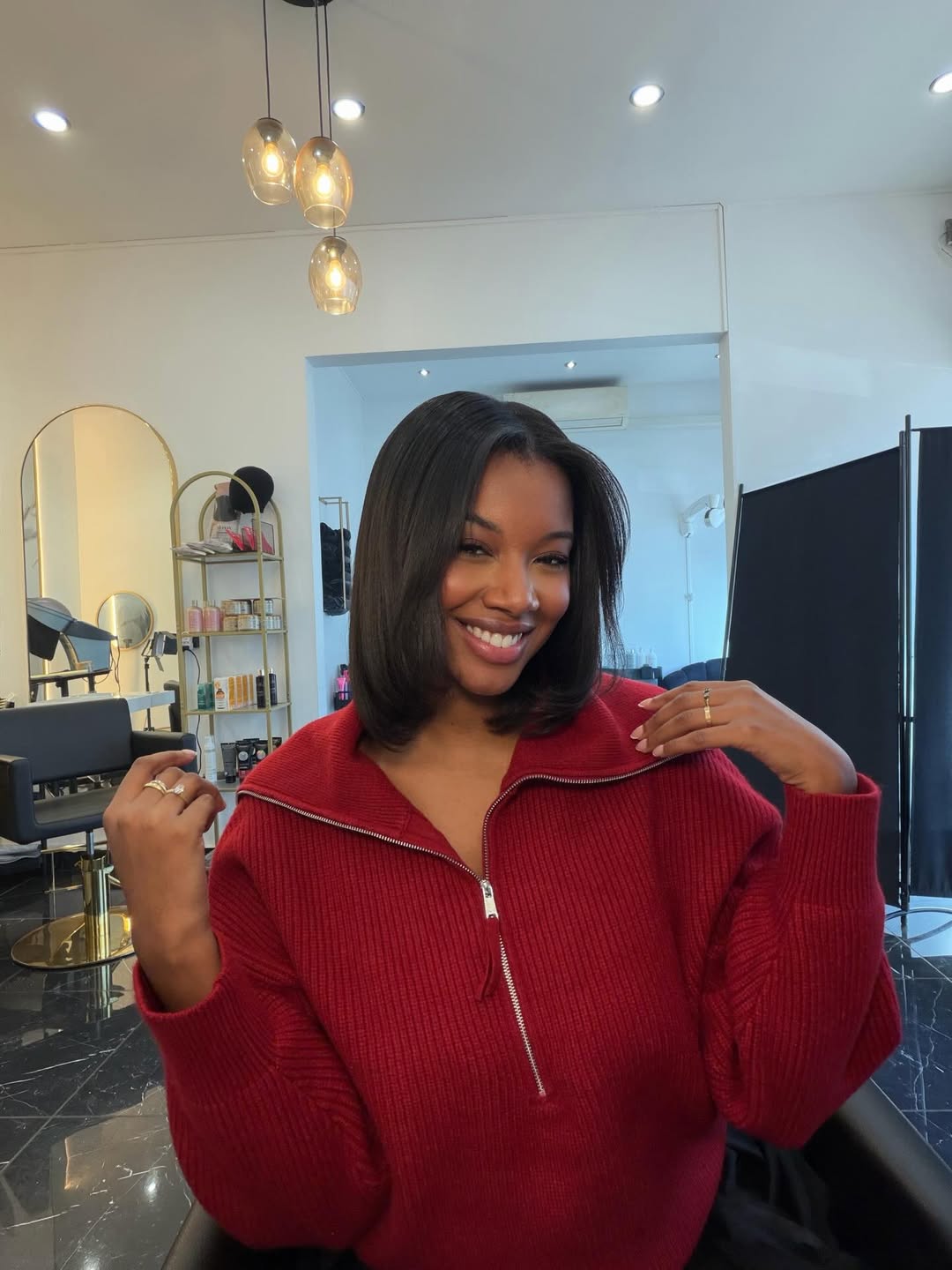 Sleek Chin-Length Bob Soft Side Part