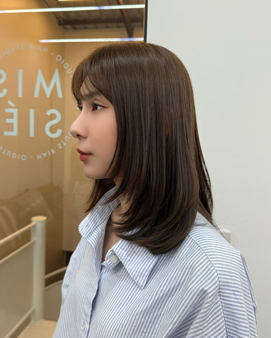 Sleek Collarbone Length Brunette Layers With Wispy Bangs