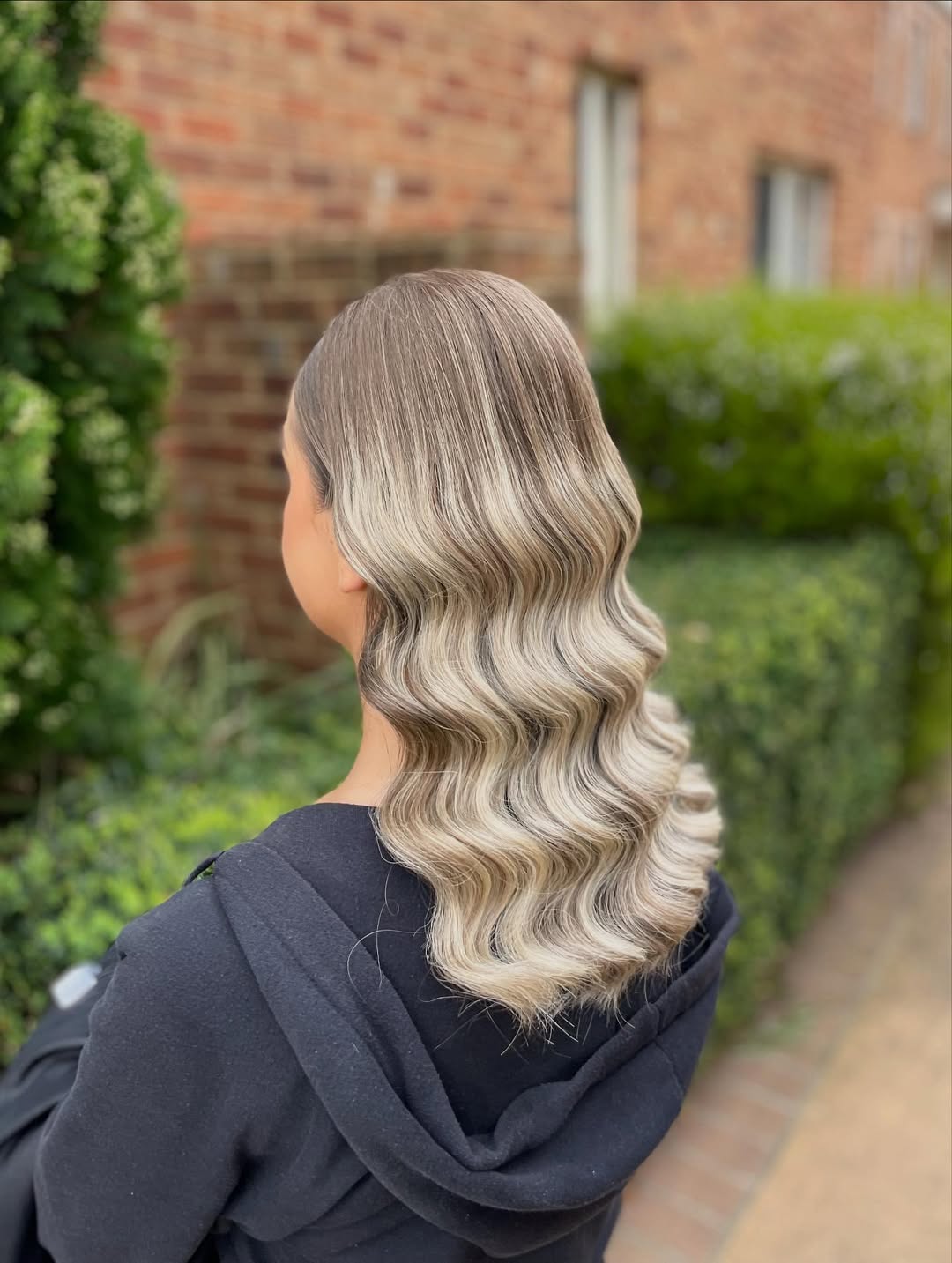 25 Sleek Hairstyles 2026 You Need To Try Now 11 Sleek Platinum Blonde Waves With Shadow Root
