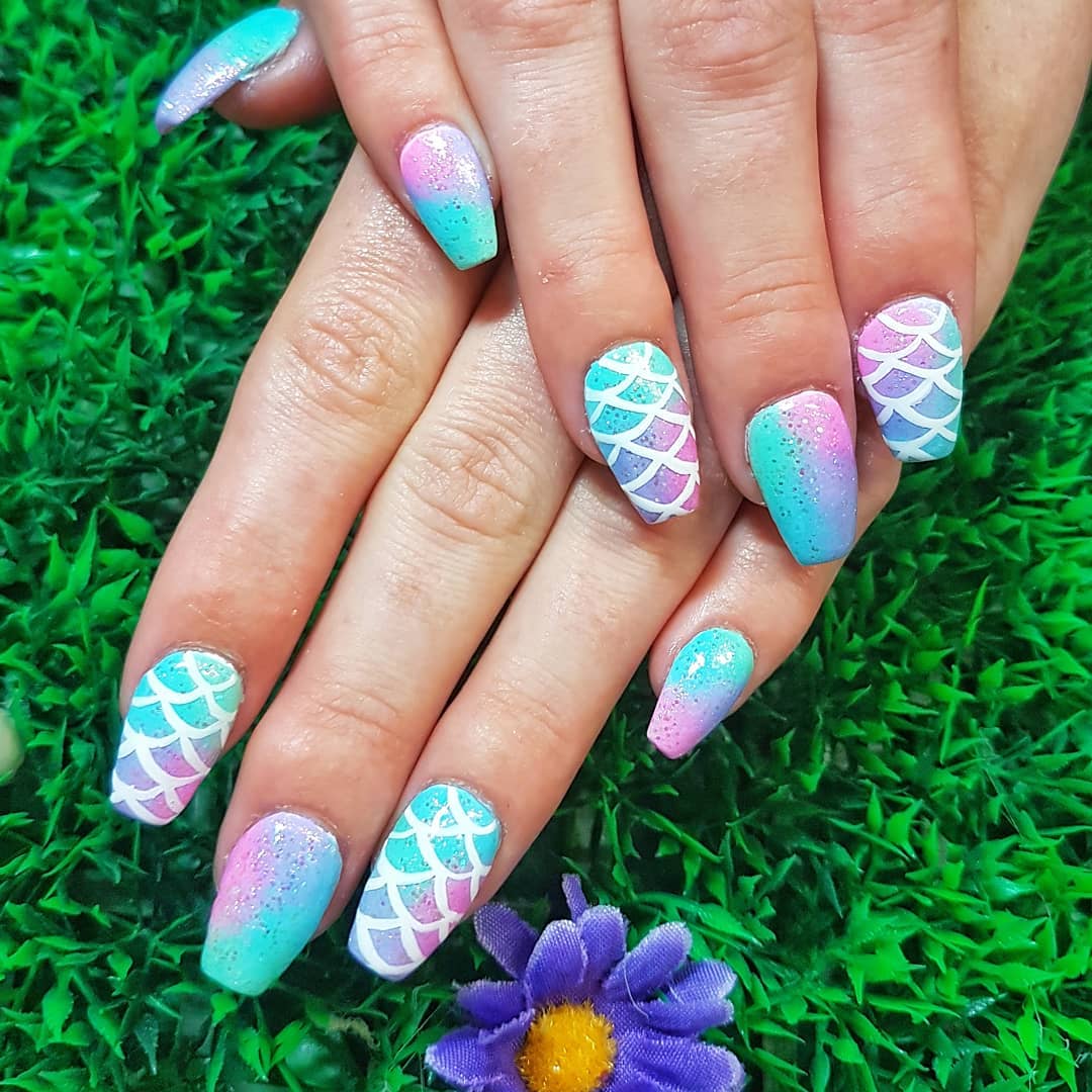 Whimsical Mermaid Scale Ombré Coffin Nails