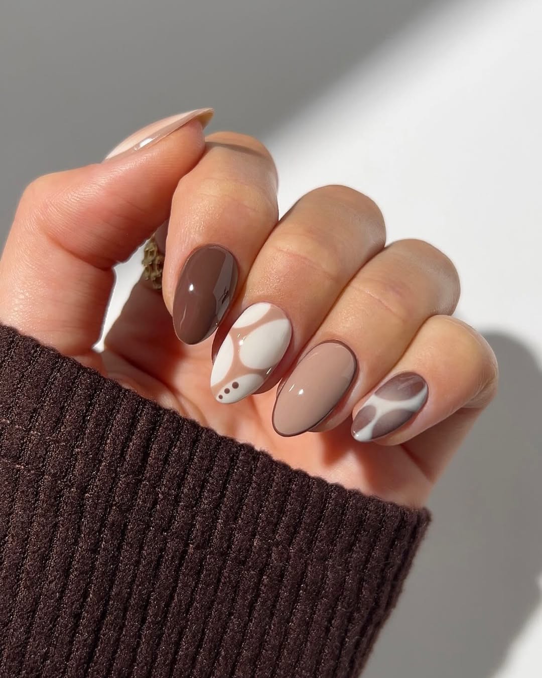27 September Nails 2026 Trends You Must See 18 Abstract Swirl Nude and Brown Oval Nails