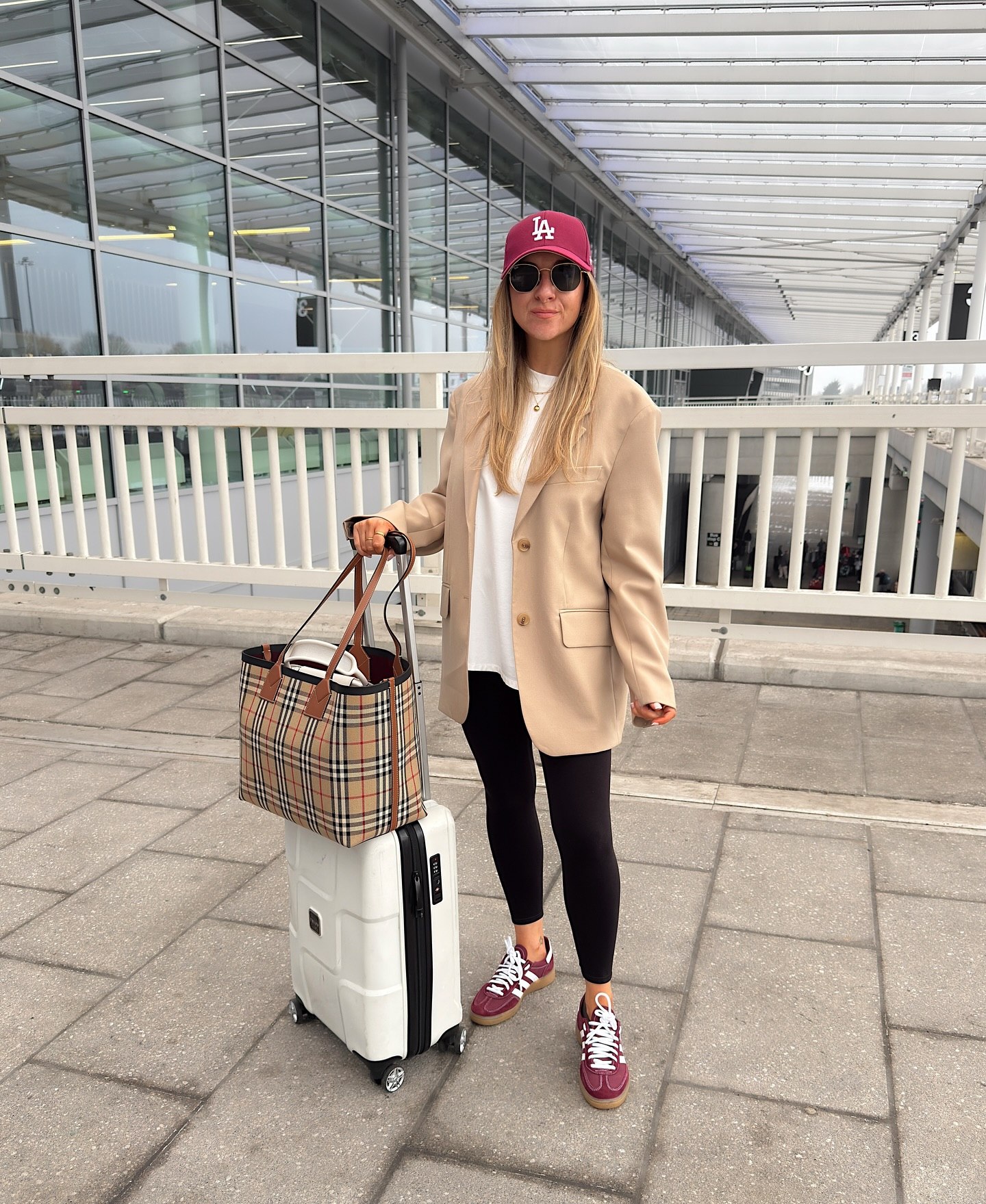 27 Leggings Outfits for 2026 You Need to See Now 6 Blazer And Leggings Travel Style