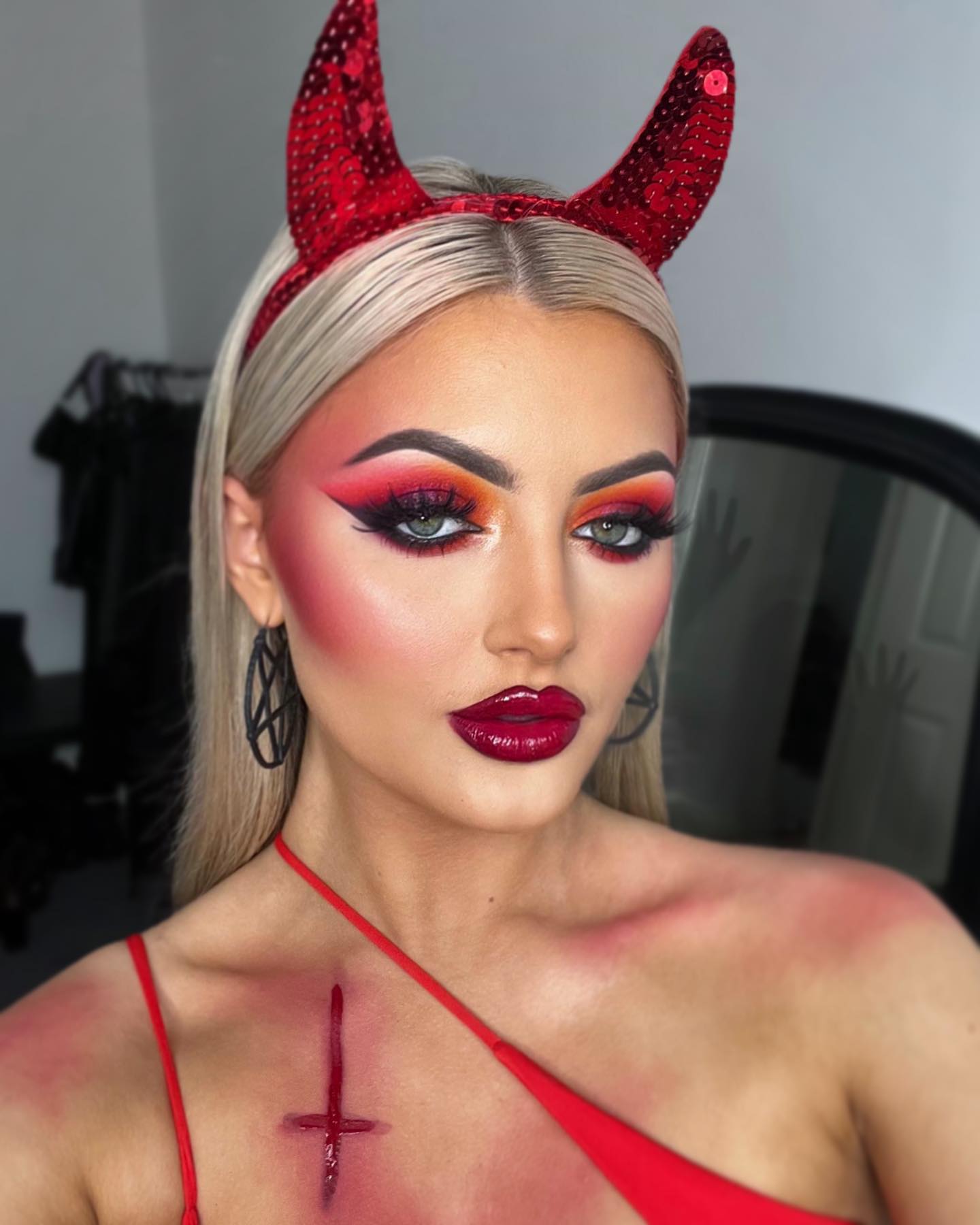 25 Spooktacular Halloween Hairstyles You Need to Try in 2026 25 Blonde Devilish Vibes Sleek Straight Hair