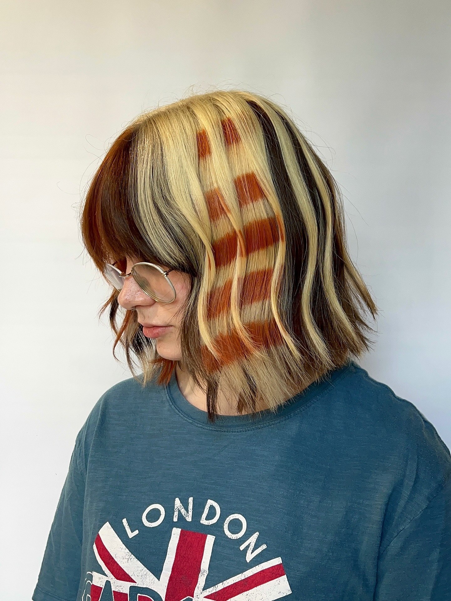 29 Calico Hair Color Styles You Need to See for 2026 8 Bold Striped Calico Hair With Textured Waves