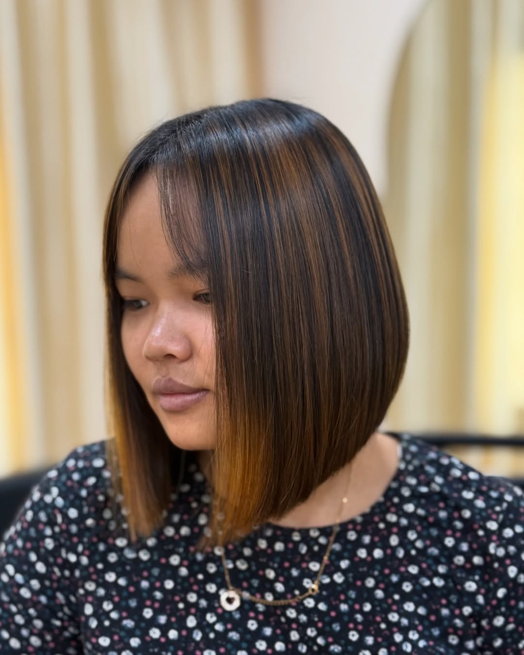 25 Stunning Fall Hair Colors for Brown Hair in 2026 27 Caramel Balayage On A Blunt Collarbone Bob