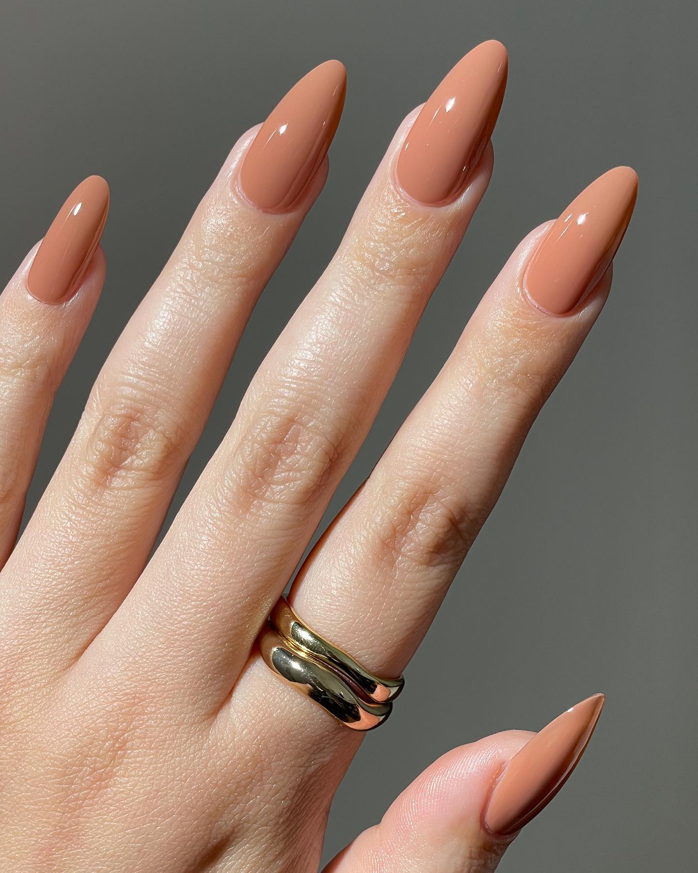 27 Chic Neutral Fall Nail Ideas You Need for 2026 19 Caramel Cream Glossy Almond Nails
