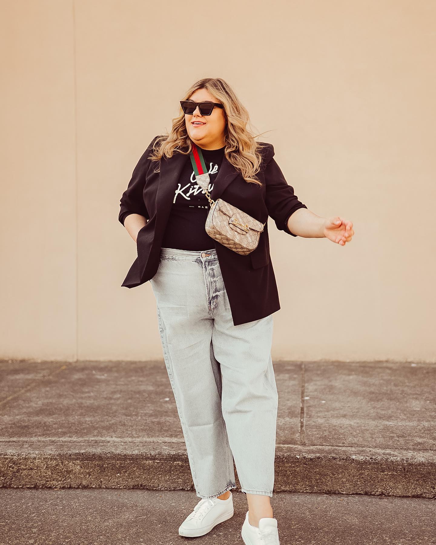30 Transitional Fall Outfits You Need Now 23 Casual Chic Blazer With Light Wash Denim