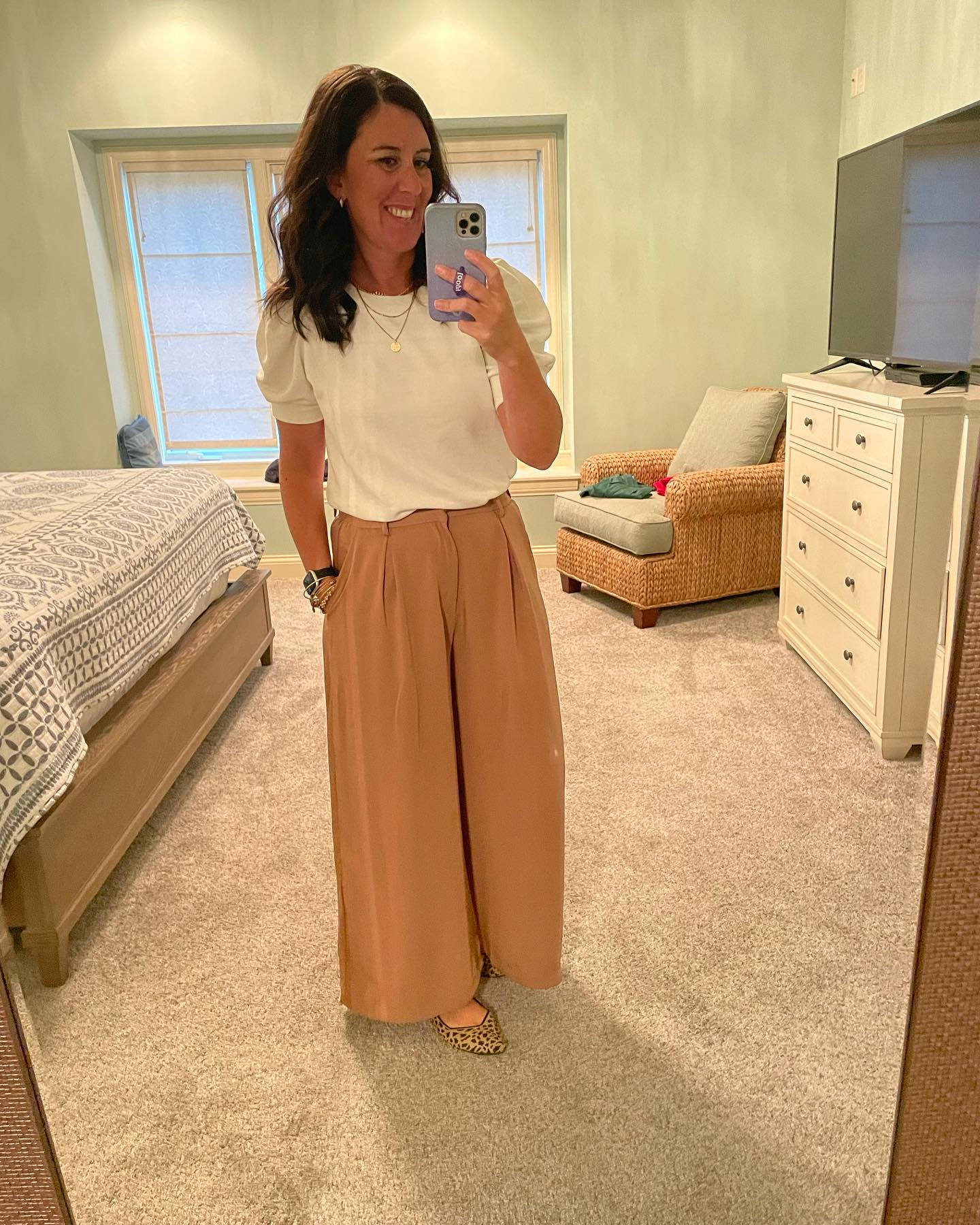 30 Transitional Fall Outfits You Need Now 15 Chic Camel Wide Leg Pants With Puff Sleeve Top