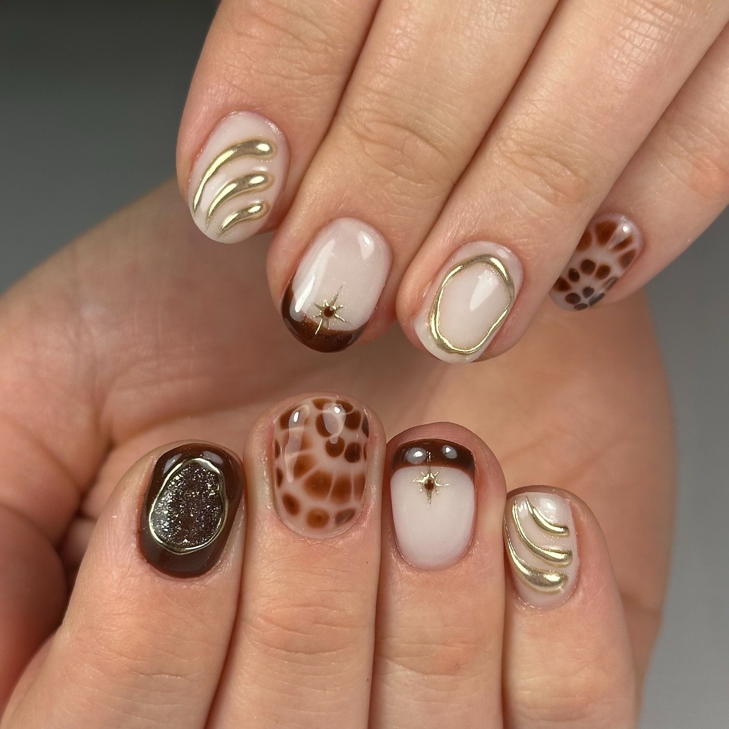 27 Must-Try Short Fall Nail Ideas for 2026 9 Chic Chocolate Aura Leopard Glitter Nails