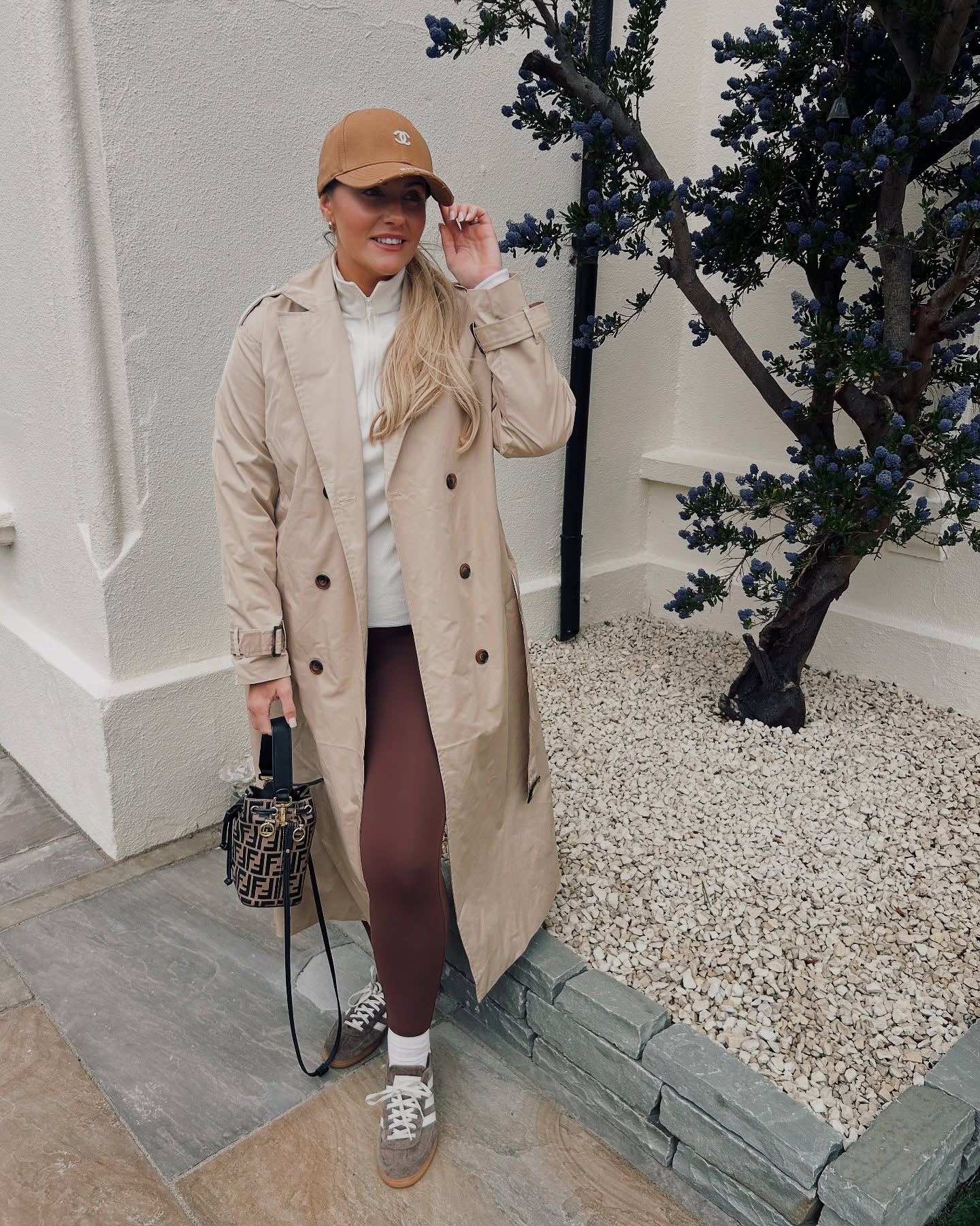 27 Leggings Outfits for 2026 You Need to See Now 21 Chic Leggings and Trench Coat Street Style