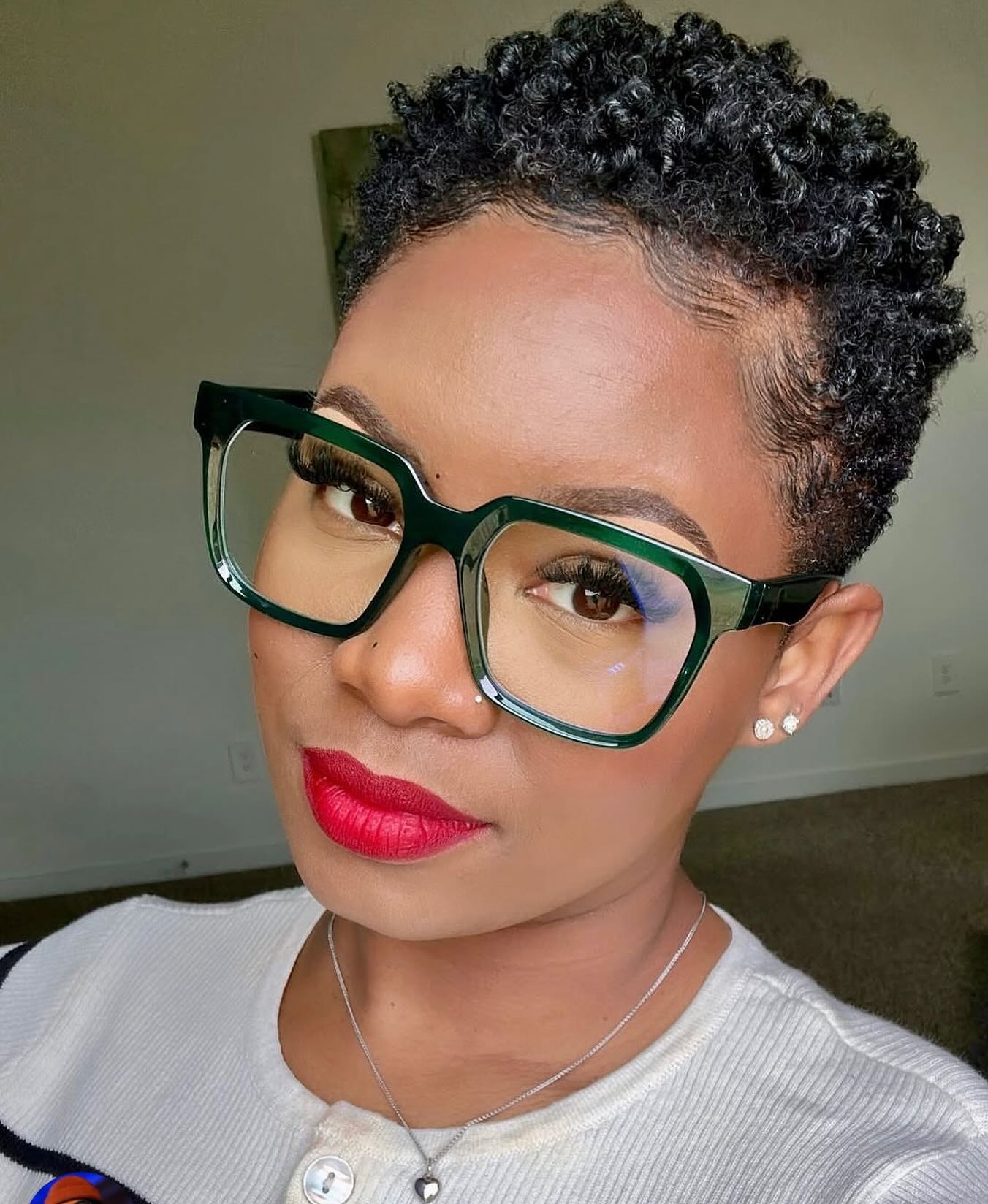 Chic Short Coils With Defined Edges