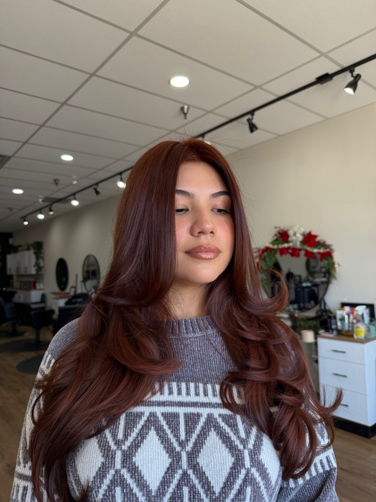25 Stunning Brown Cinnamon Hair Color Ideas for 2026 7 Cinnamon Swirl Layers With Face-Framing Volume