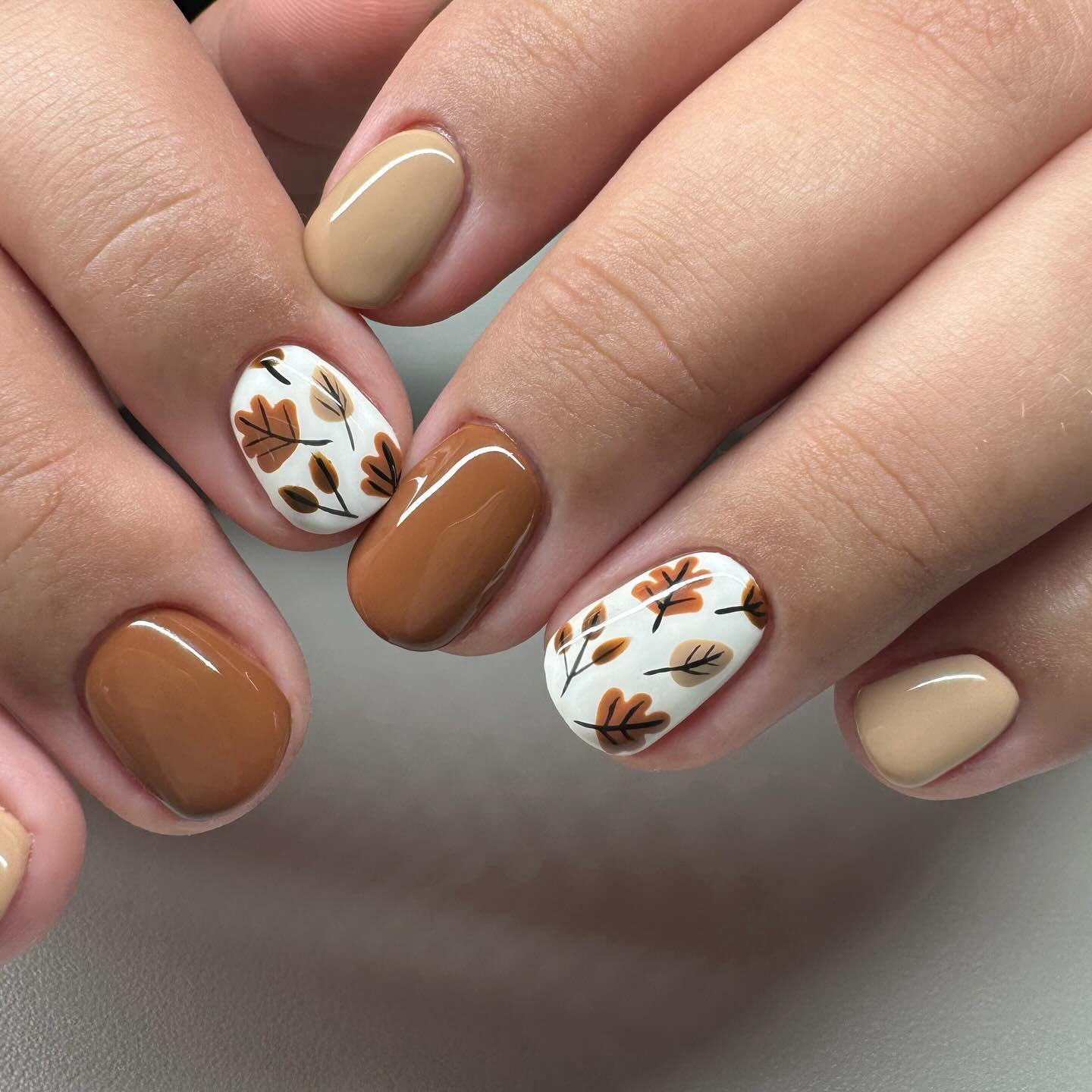 27 Must-Try Short Fall Nail Ideas for 2026 4 Cozy Autumn Leaf Swirl Short Oval Nails