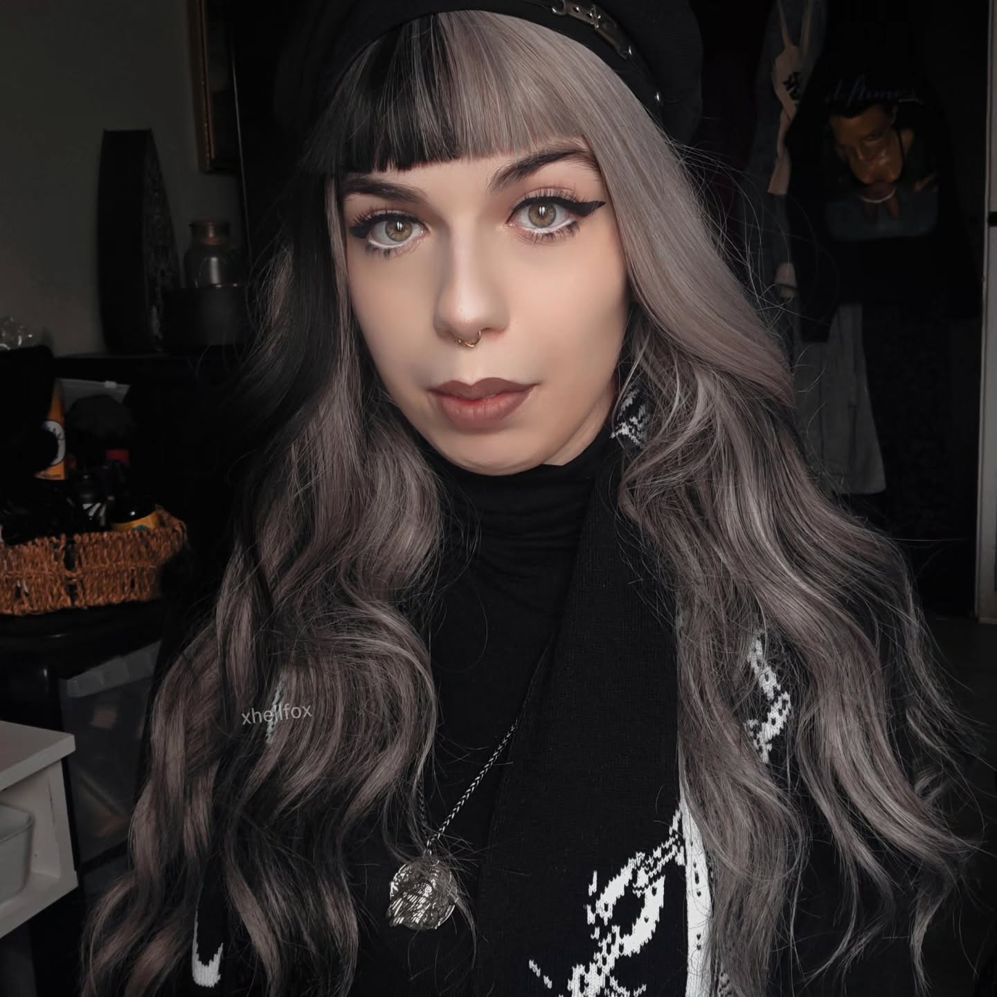 25 Witch Hairstyles 2026: Enchant Your Look 20 Dark Ash Blonde Two-Tone Waves With Blunt Bangs