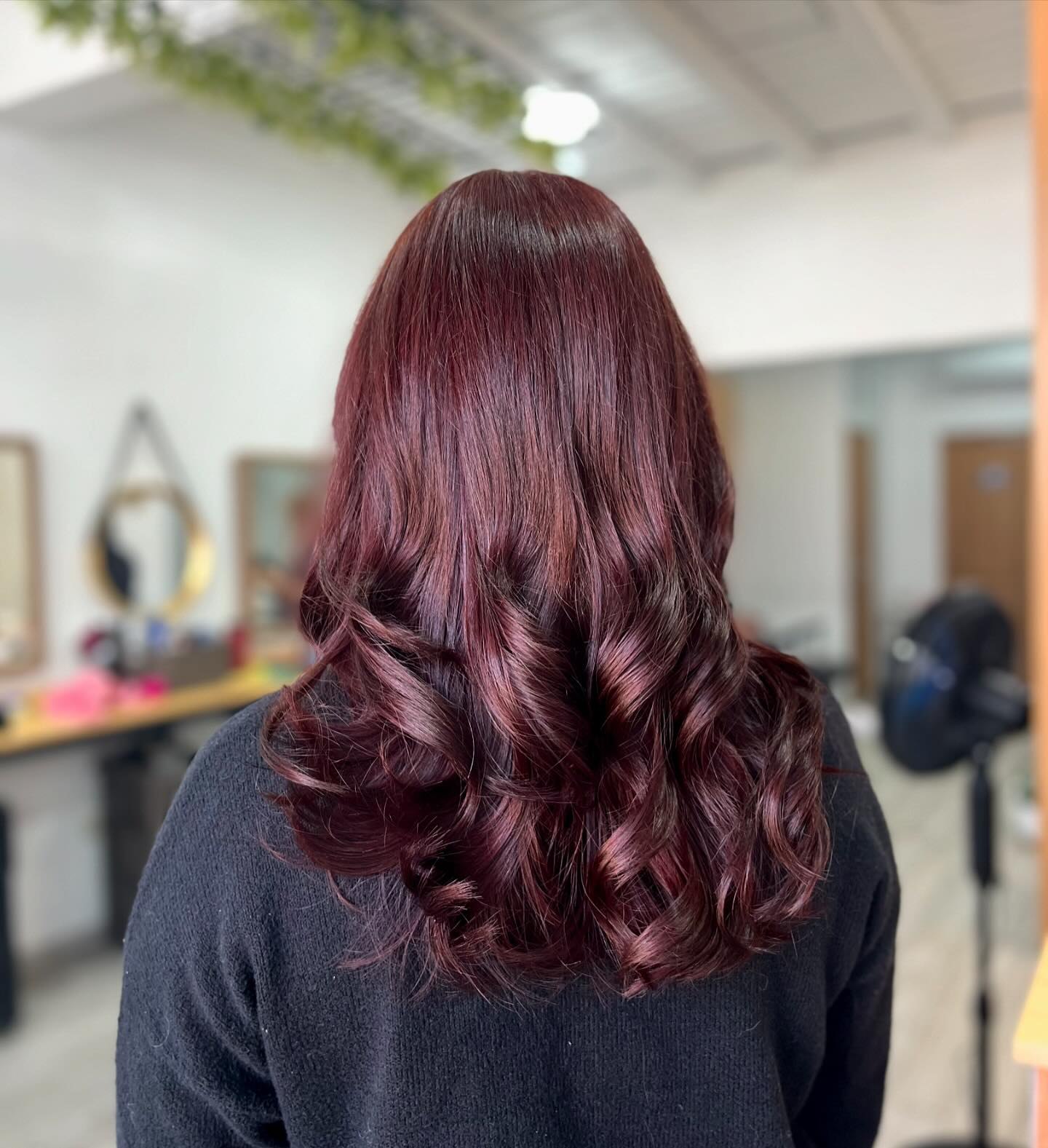 25 Cherry Cola Hair Colors Taking Over 2026 16 Deep Cherry Cola Waves With Subtle Auburn Tones