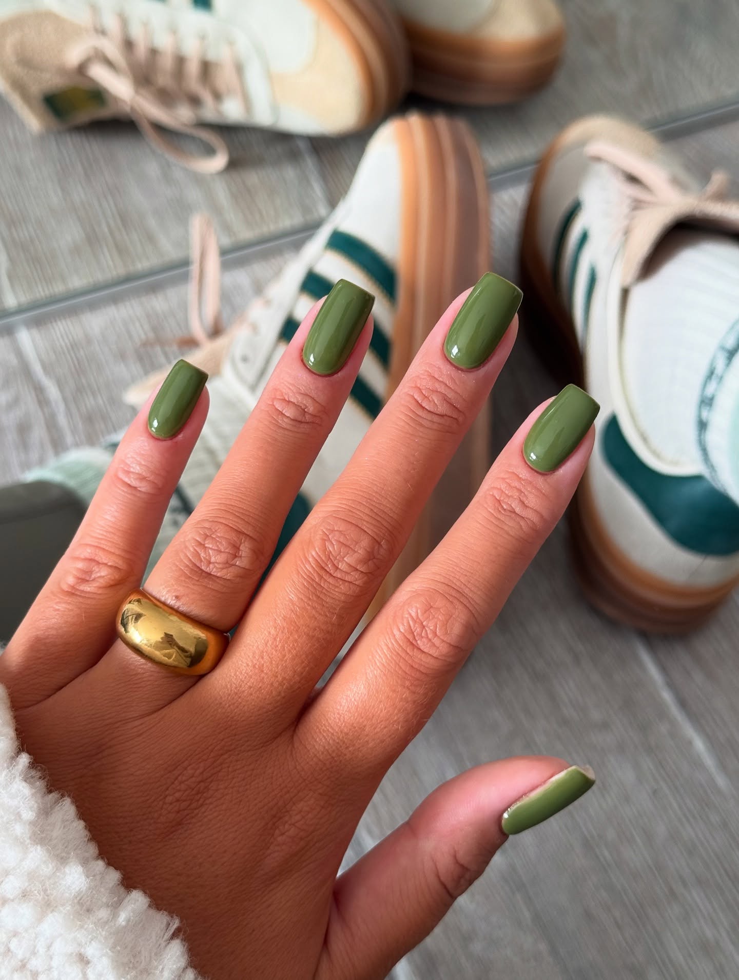 25 Fall Nail Ideas You Need to Try in 2026 27 Deep Olive Green Glossy Square Nails