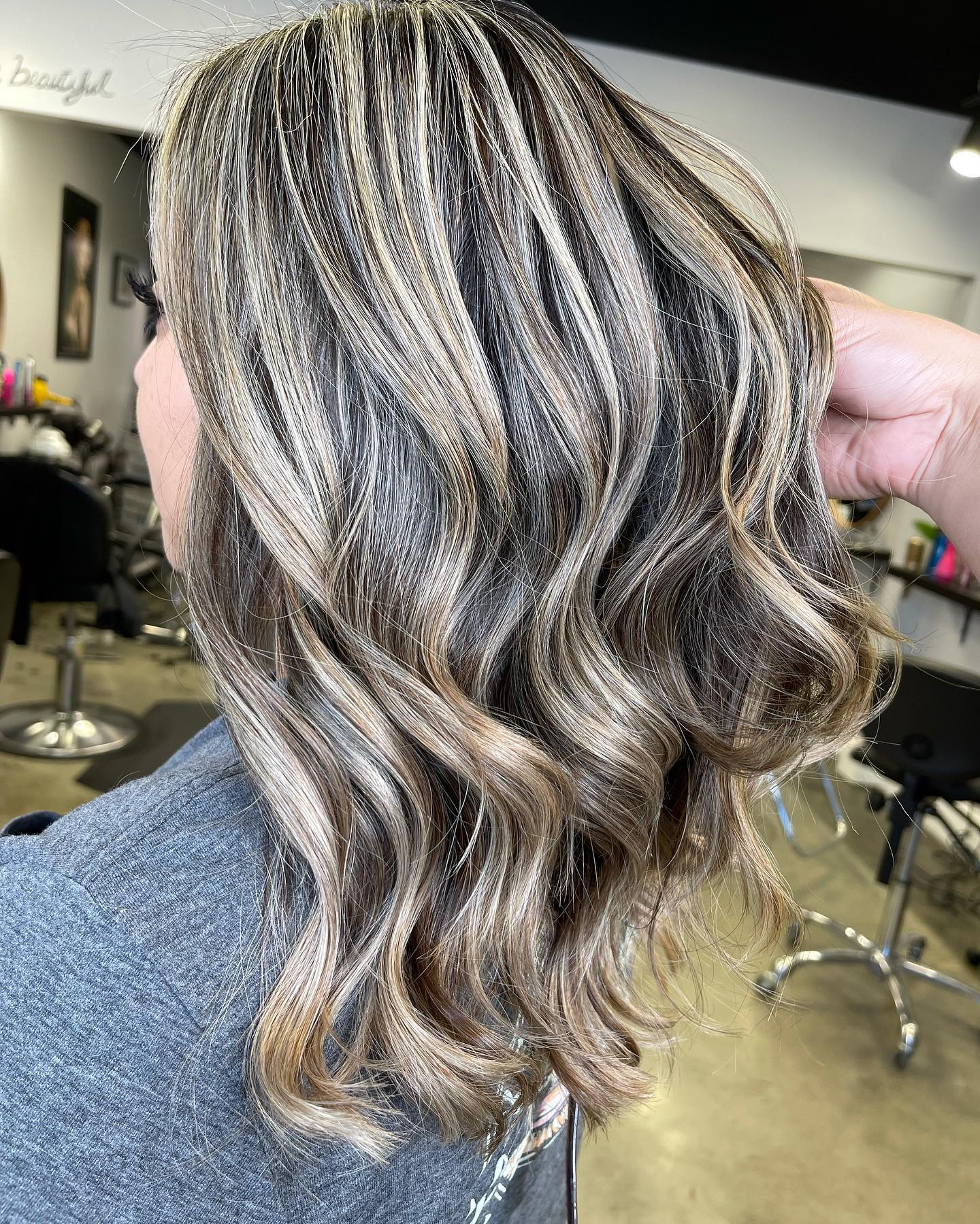 25 Stunning Fall Hair Colors for Brown Hair in 2026 15 Dimensional Bronde Balayage With Loose Waves