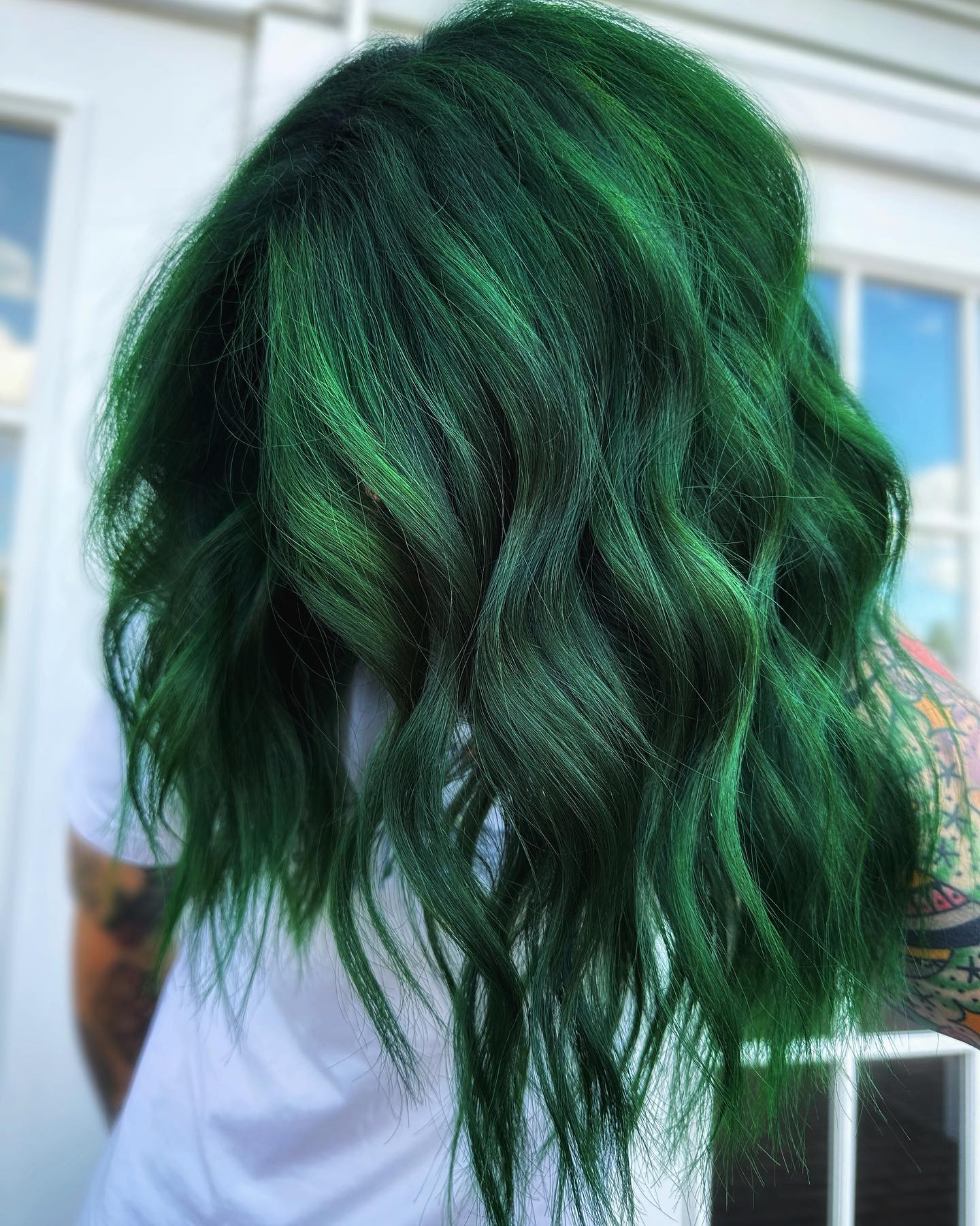27 Fall Hair Colors 2026 You Need To See Now 11 Emerald Forest Waves With Dark Roots