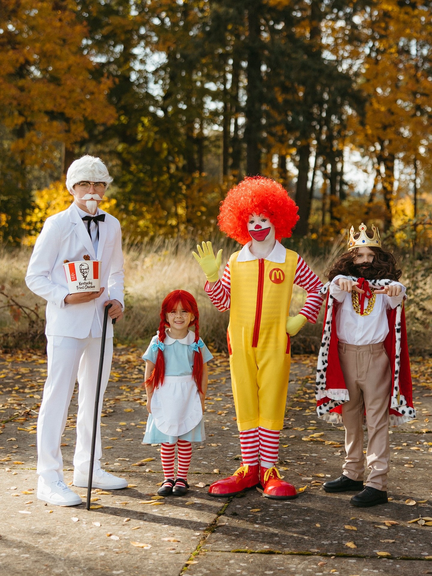 25 Hilarious Halloween Costumes for 2026 You Can’t Miss 10 Fast Food Mascot Family Halloween Costumes