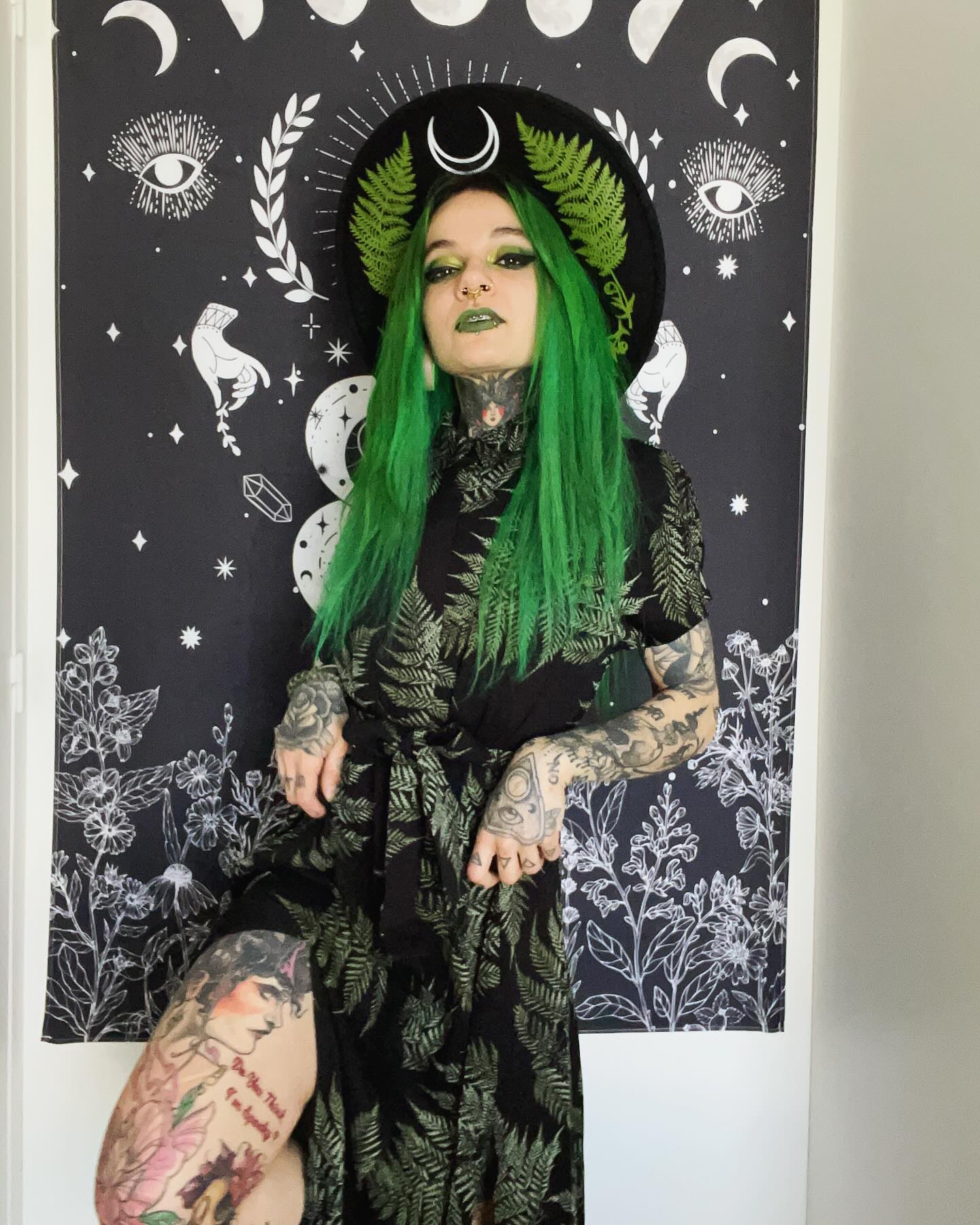 25 Witch Hairstyles 2026: Enchant Your Look 18 Fern Print Witchy Maxi Dress With Statement Hat