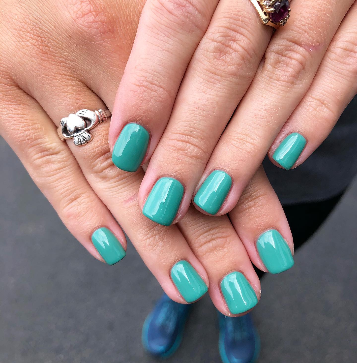 27 End of Summer Nail Ideas for 2026 10 Glossy Deep Teal Square Nails