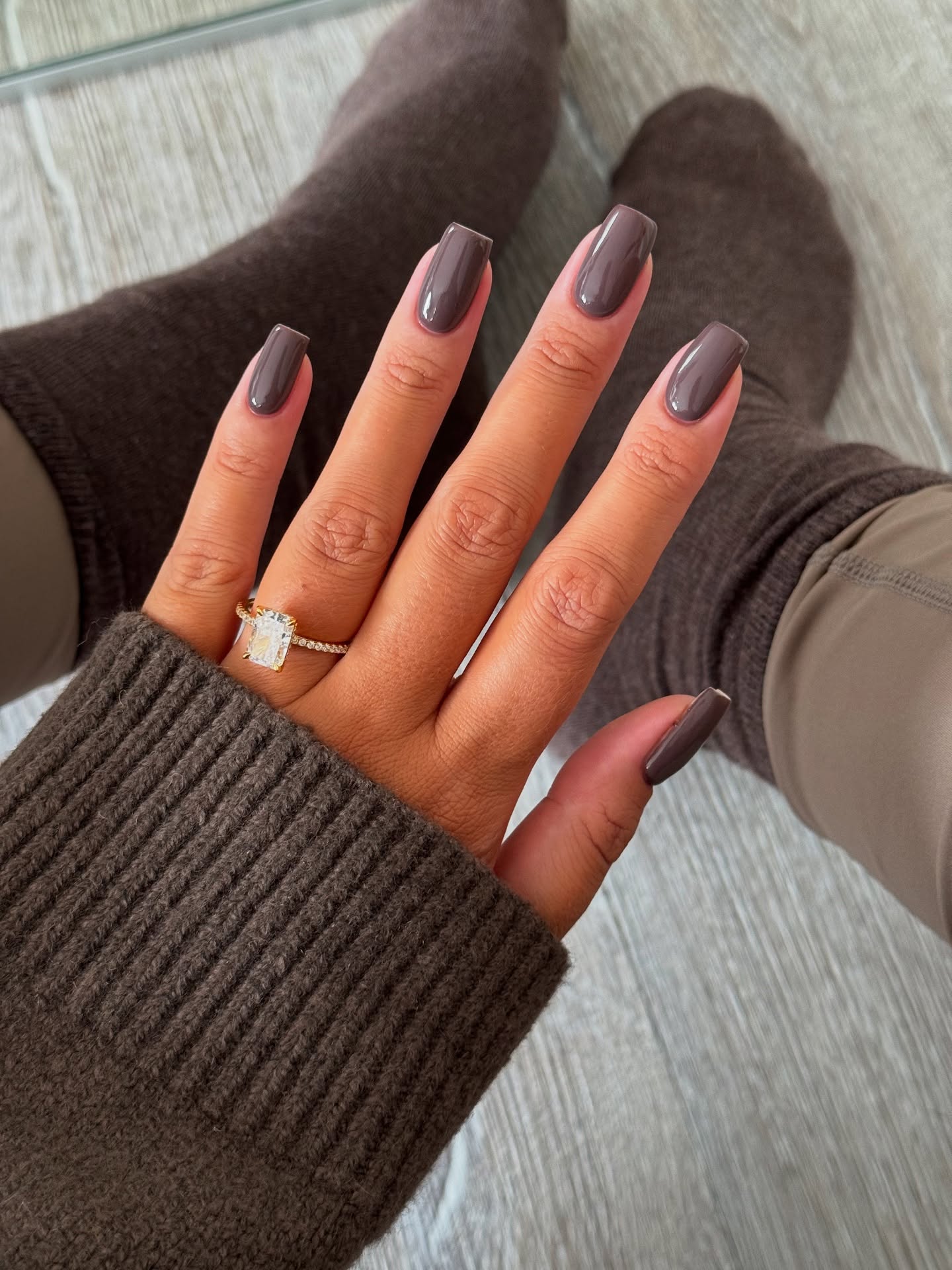 25 Fall Nail Ideas You Need to Try in 2026 19 Glossy Muted Mocha Square Nails