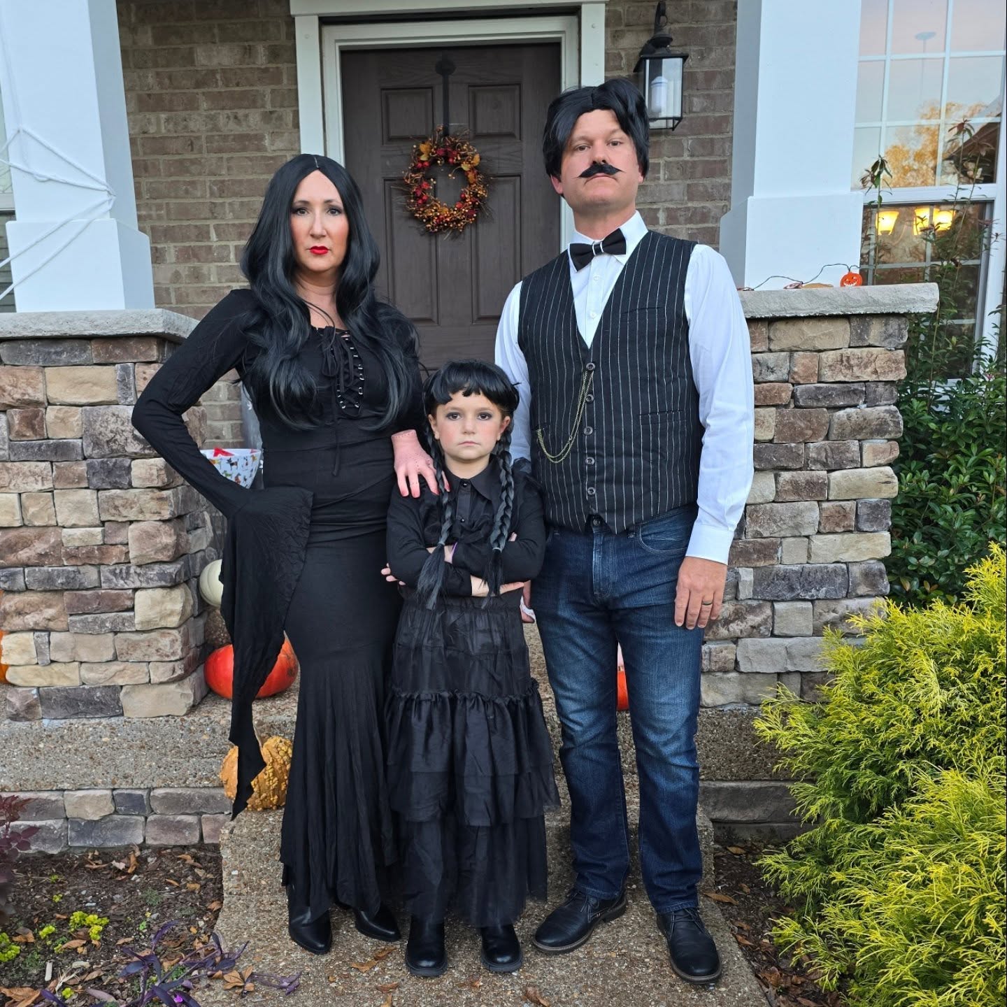 25 Hilarious Halloween Costumes for 2026 You Can’t Miss 19 Gomez And Morticia Addams Family Halloween Costume