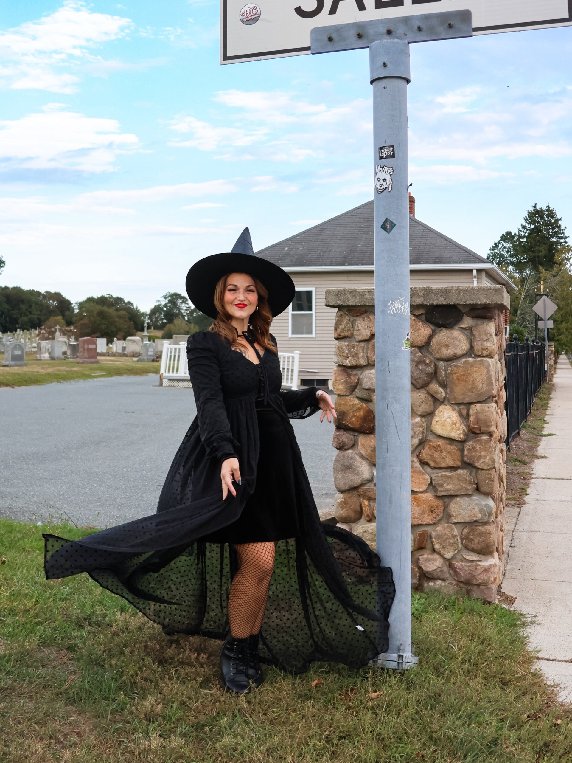 25 Witchy Outfit Ideas for 2026 15 Gothic Witchy Layered Midi Dress With Boots